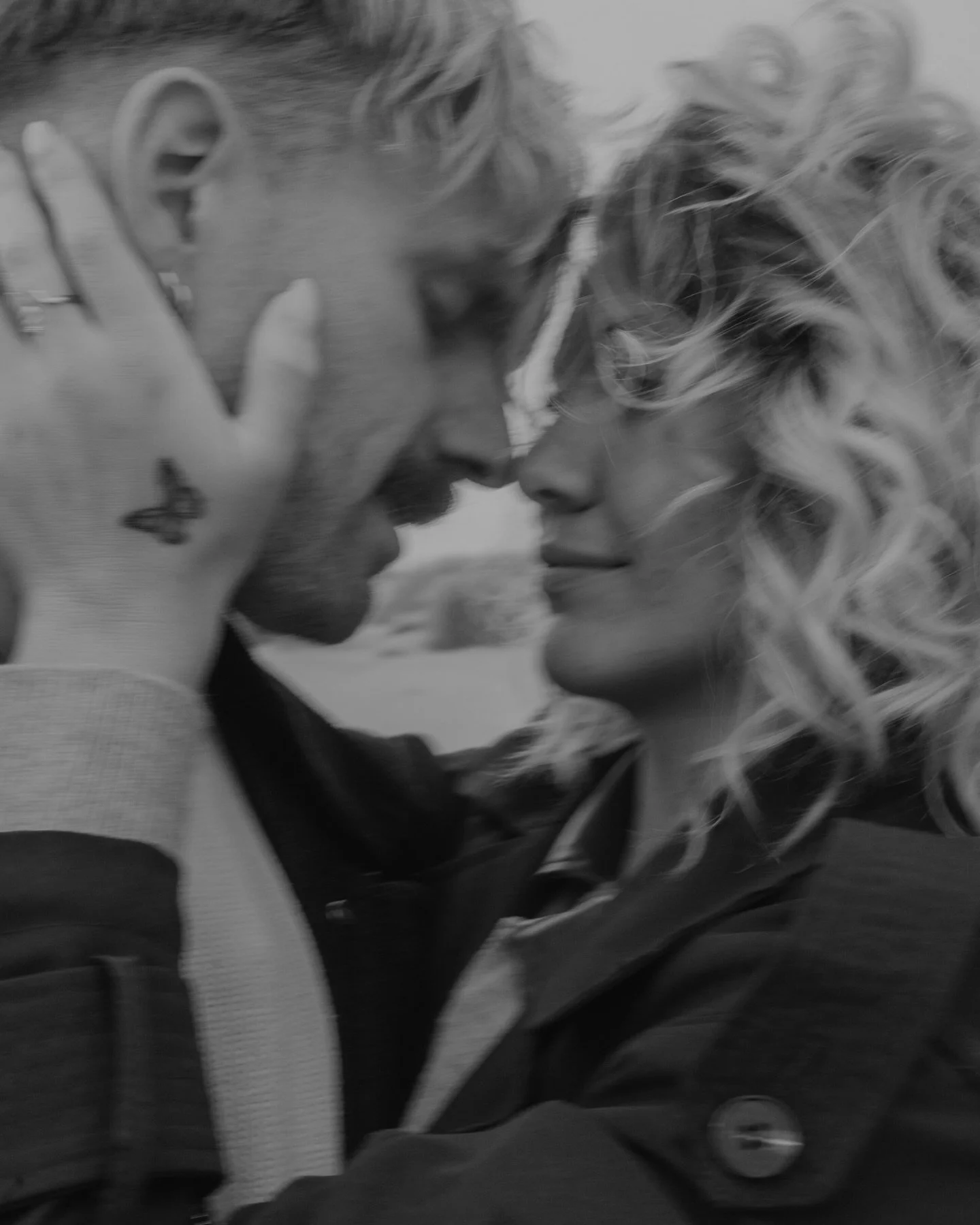 Some love doesn&rsquo;t need words.
You feel it in the way two people move together.

In the pauses.
In the wind between them.

This session in Zandvoort felt exactly like that &mdash;
intimate, unguarded, deeply connected.
Love that isn&rsquo;t perf