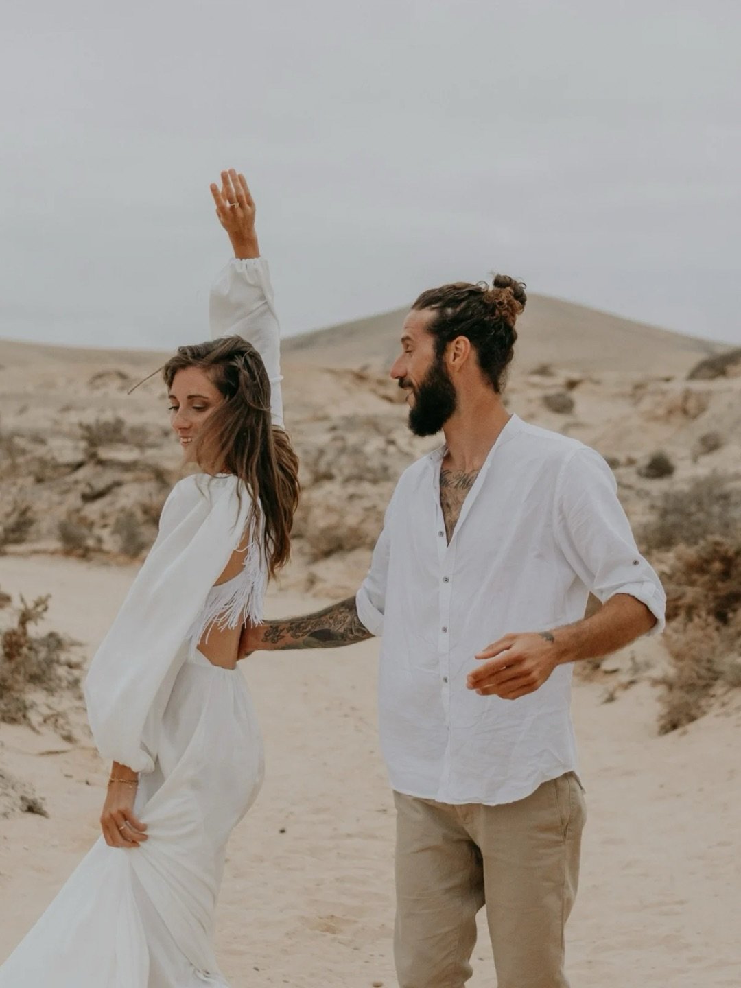 This is why I love elopements:

No timeline telling you when to feel.
No room full of eyes waiting for the right moment.
Just you, the person you chose,
and all the space in the world to simply be.

Fuerteventura gave them exactly that,
sandstone, wi