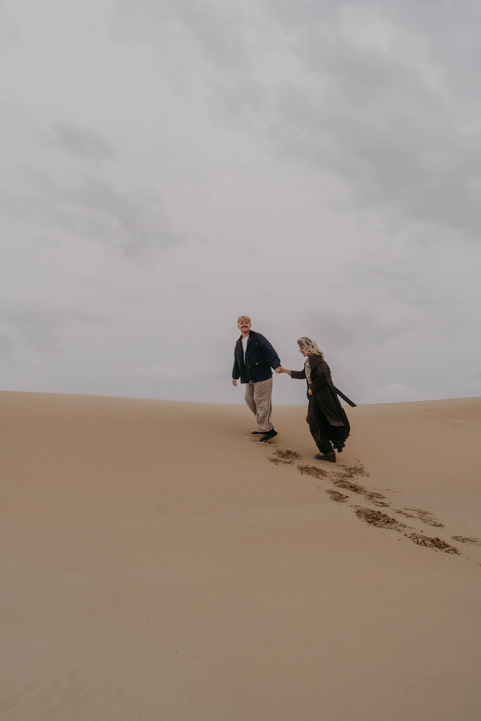 Paarshooting Holland – ehrliche Emotionen zwischen Sonne und Wind.