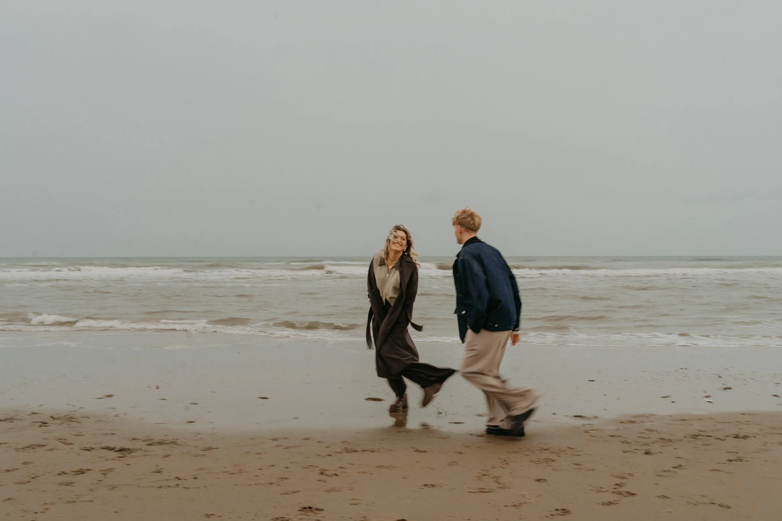 Authentic couple photography Holland – modern love story captured naturally.