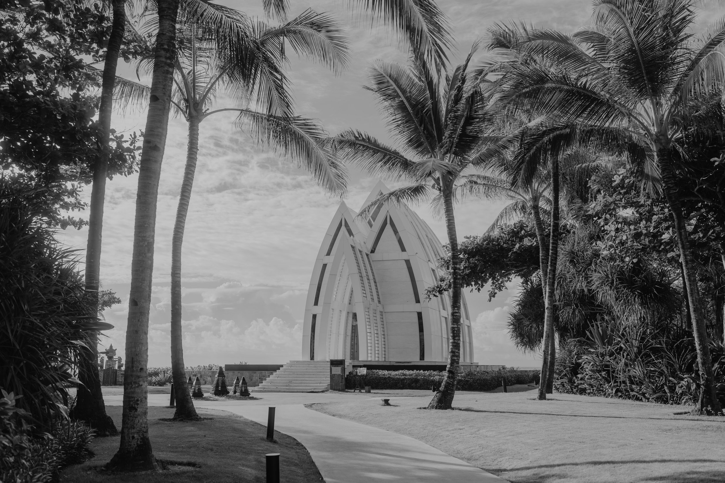 Destination Wedding Photography – Wedding Location in Chapel im Ritz Carlton auf Bali.