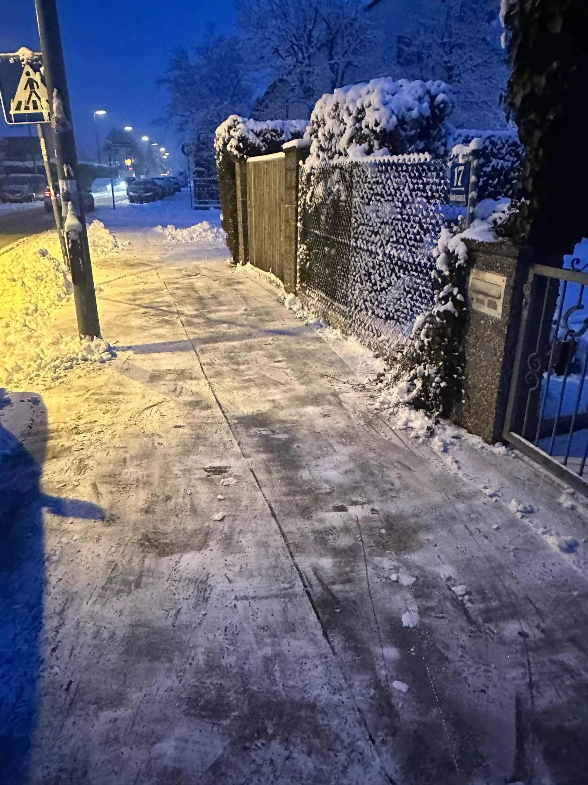 Professioneller Winterdienst und Schneeräumung für Gewerbe- und Wohnimmobilien in München – S&A Facility