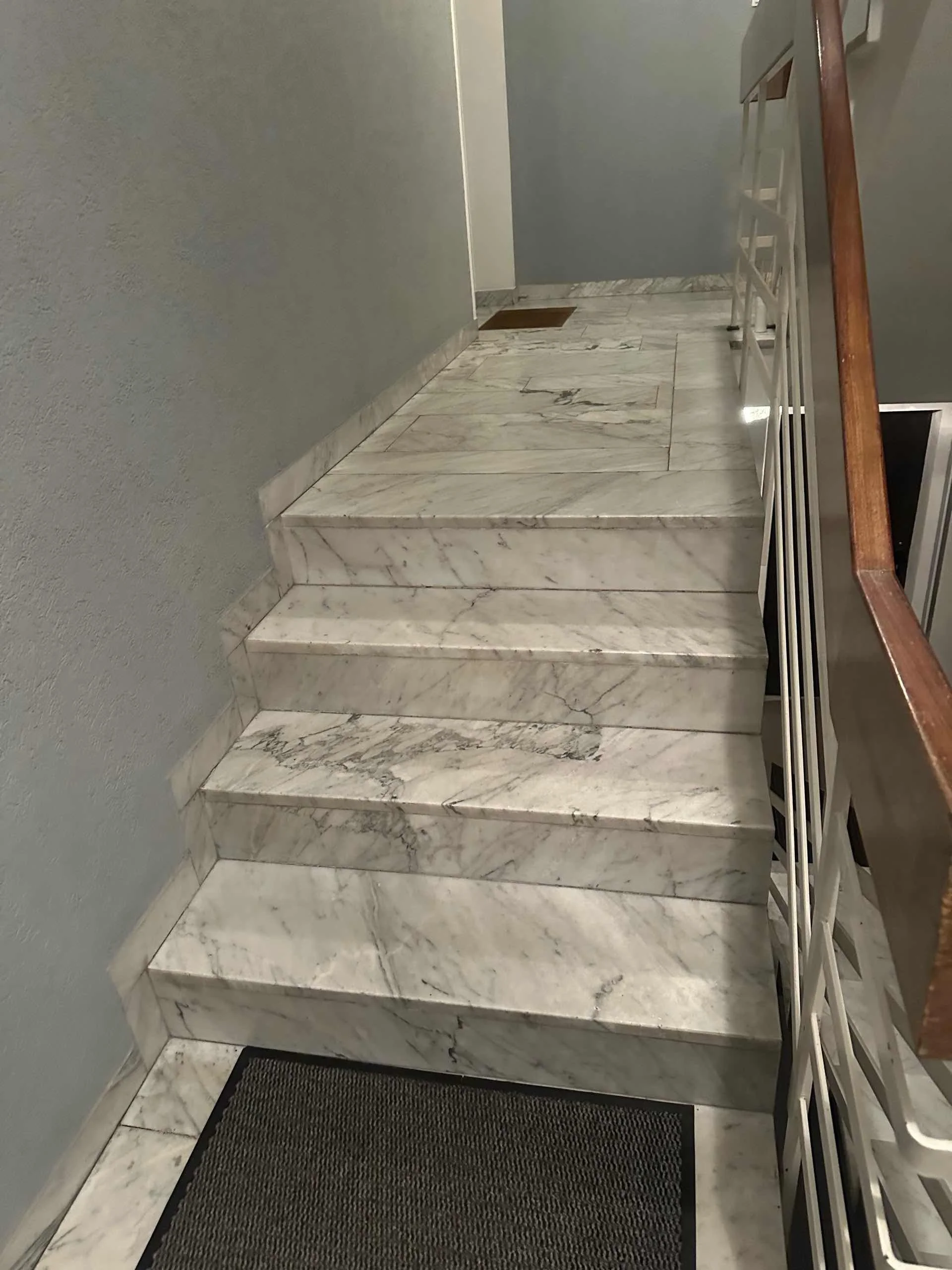 Gründliche Treppenhausreinigung in München Obersendling – S&A Facility