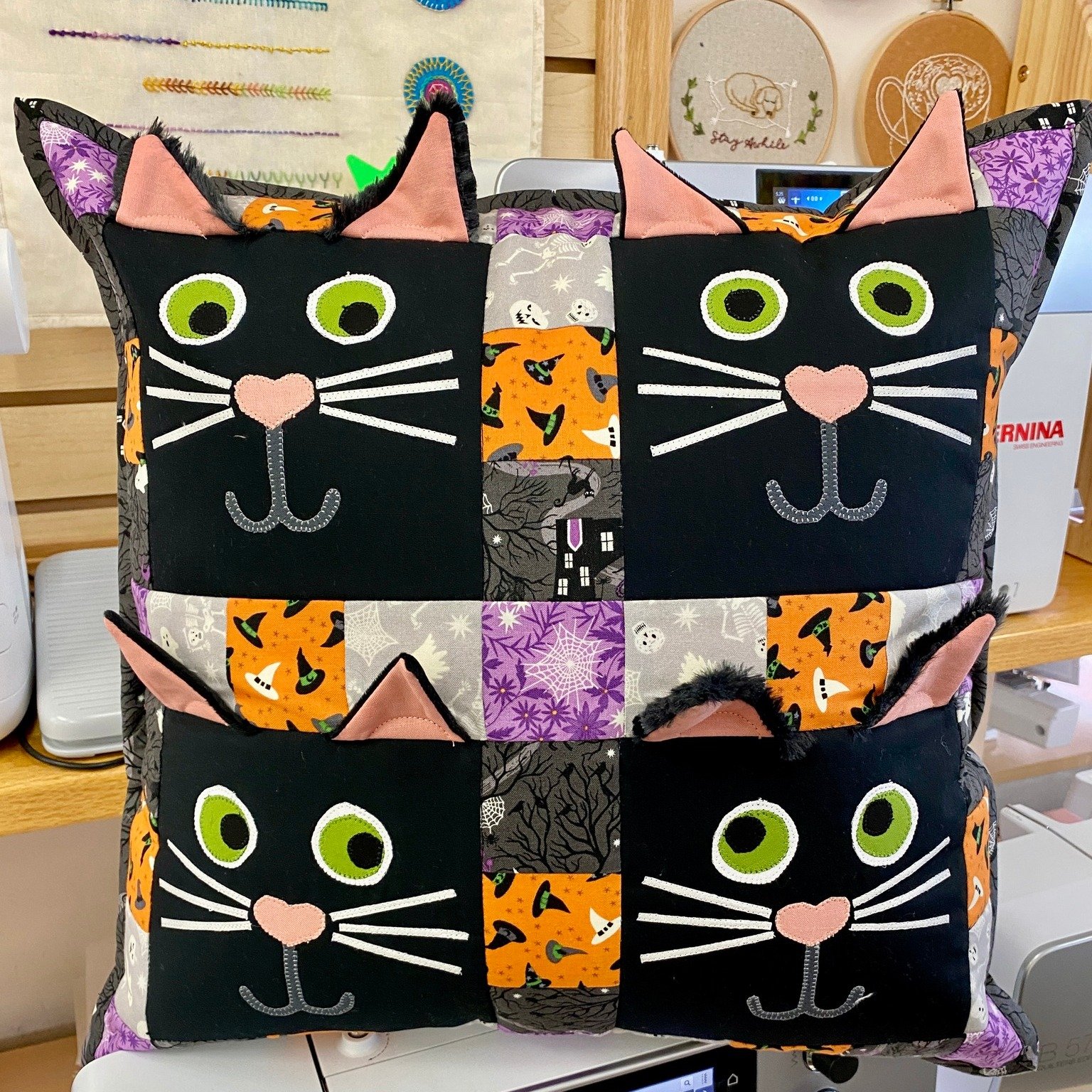 There's definitely still time to make your own Halloween kitty cat pillow! Or a non-holiday version with your own favorite kitty as the star of the show. 😍 We have everything you need to make this for yourself or as a gift.