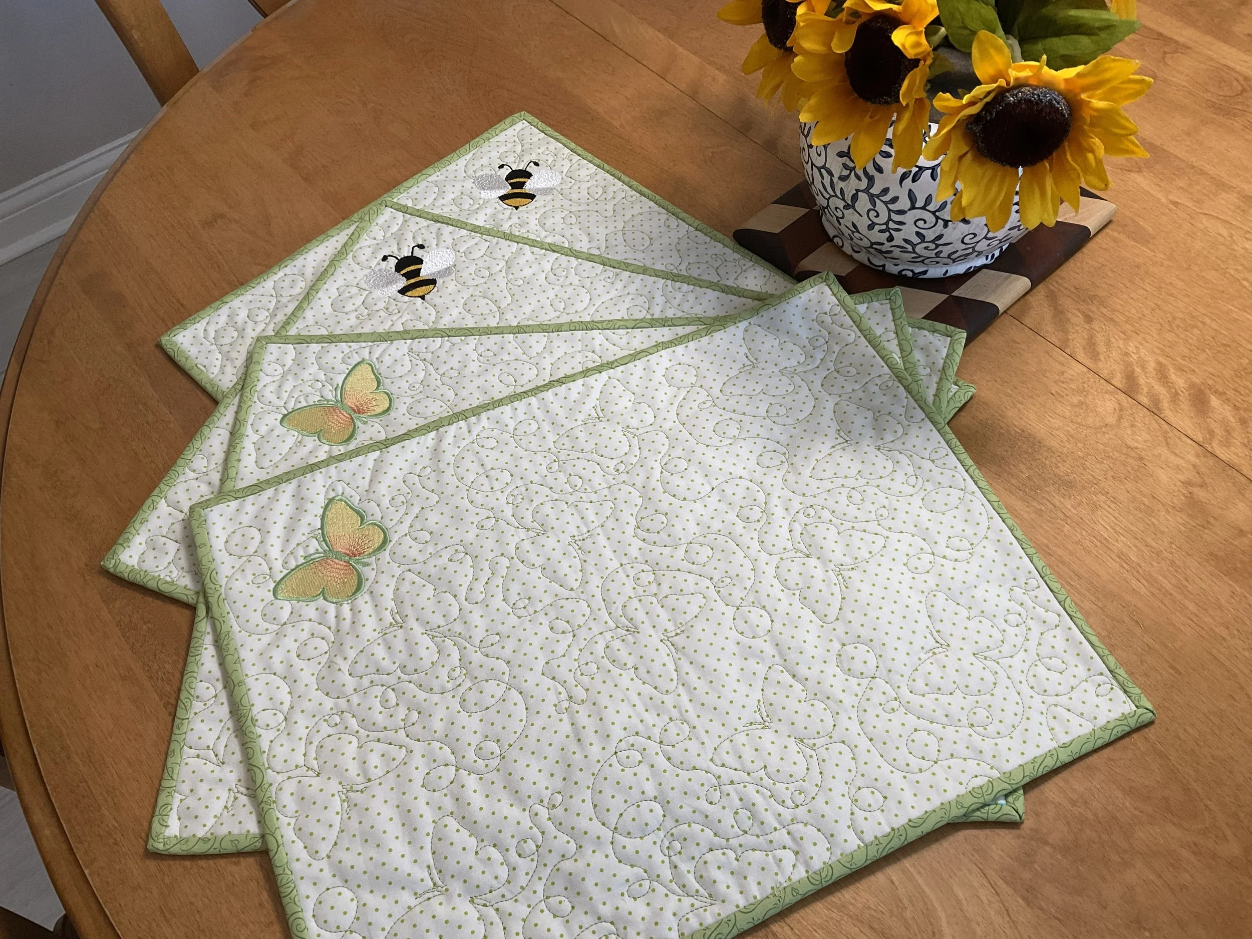 Edge-to-Edge Workshop with Amelie Scott Designs: Bee & Butterfly (Core Class)
