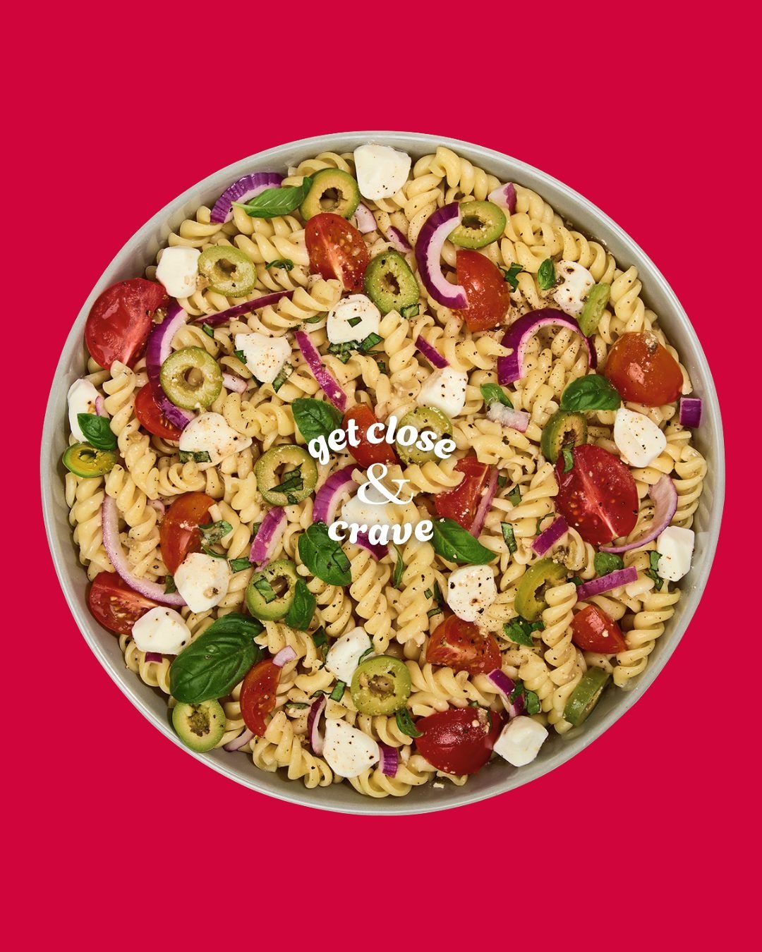 Get close and crave every twist of pasta, every slice of olive, every drop of dressing. BRIANNAS has crafted it all with care for National Salad Month🩷 And yes, it tastes as good as it looks🍽️