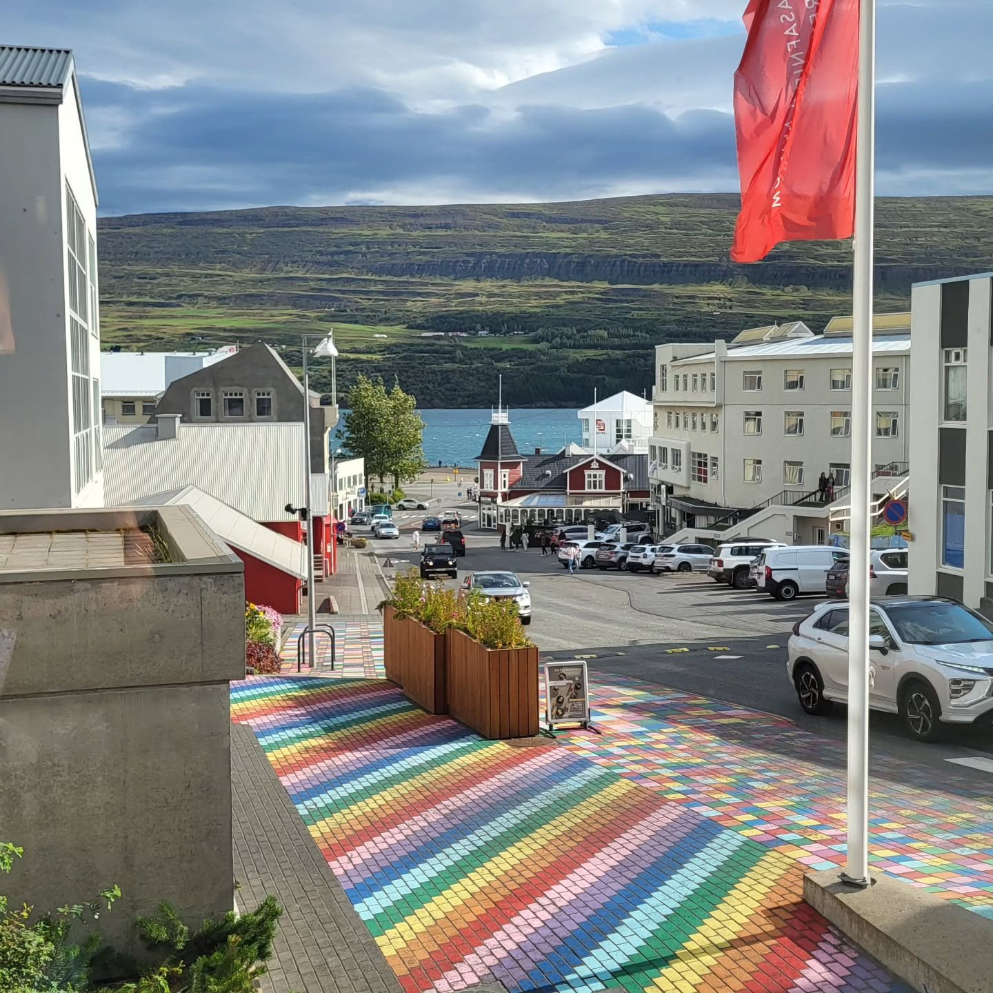 This is the last month I'm getting the Arbeitsstipendium from the Stadt Wien. A whole year I got this grant and it was the calmest year I had (as in, inner calm) since I graduated. I could research, there was time to research, I read many books for m