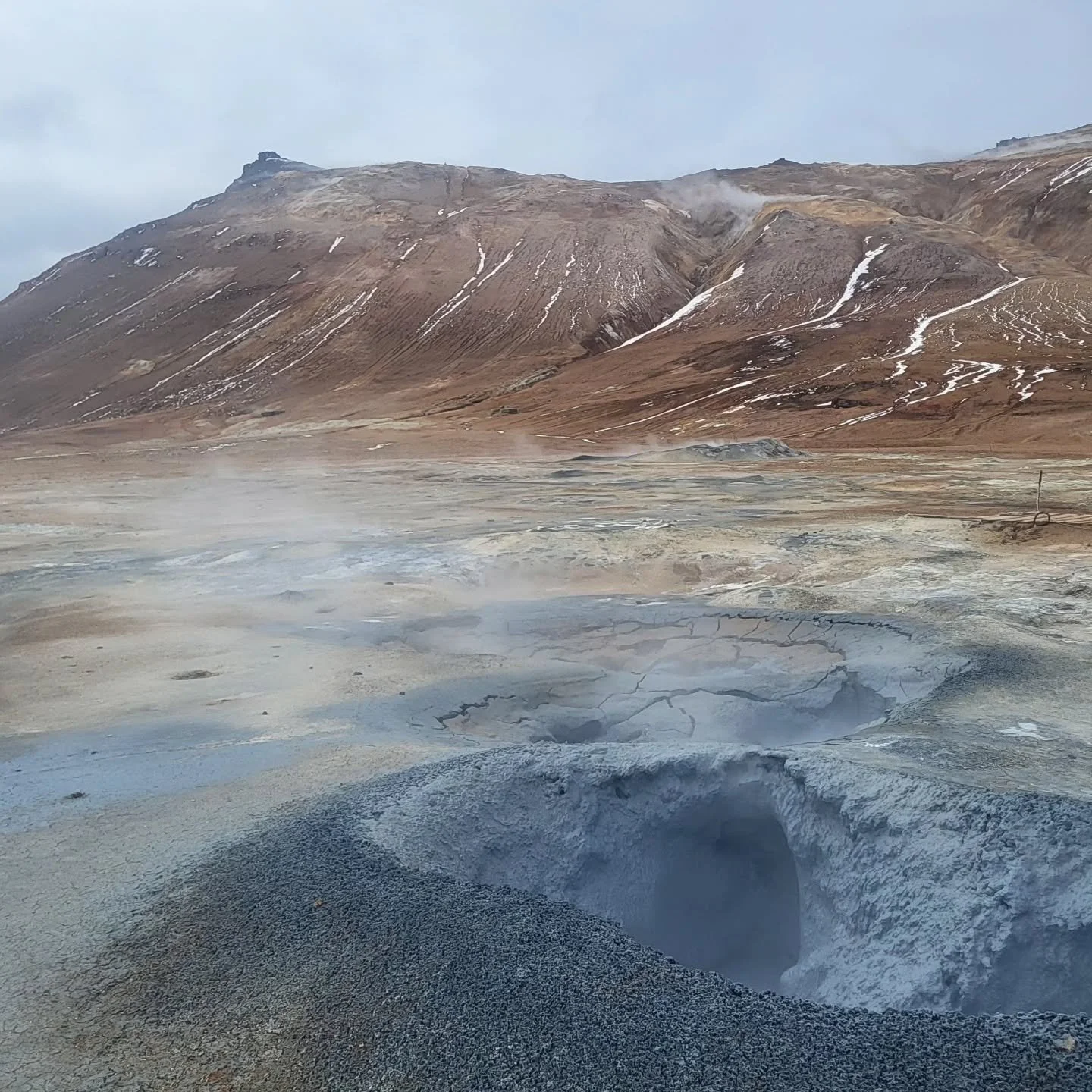 Hverir. Field trip. Residency @listak.is

Mit freundlicher Unterst&uuml;tzung von BWMKMS, Sektion f&uuml;r Kunst und Kultur. 

Diese Residency wird unterst&uuml;tzt von ACT OUT, einem Projekt der IG Freie Theaterarbeit, gef&ouml;rdert aus Mitteln des