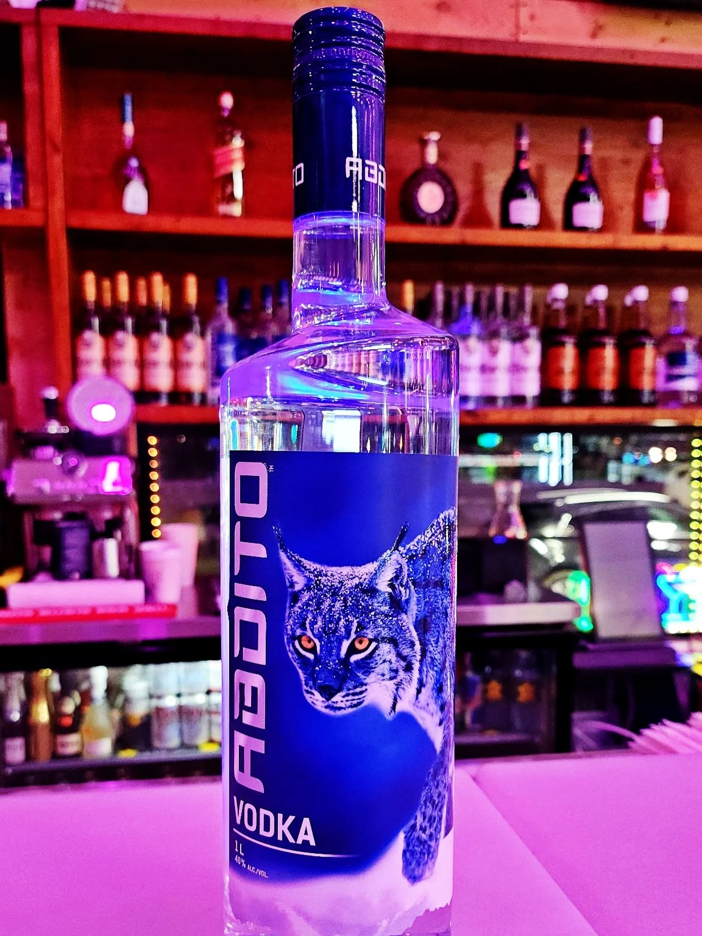 Abdito au Beach Bar du Golden Star&hellip; seulement pour les vrais. 🍾💙

#oka #stoner #beach #goldenstaroka #bar #fyp #patate #frite #patatefrite #foryou #for #foryoupage #instagram #instagood #follow #instadaily #insta #reel #trending #reel #vibes