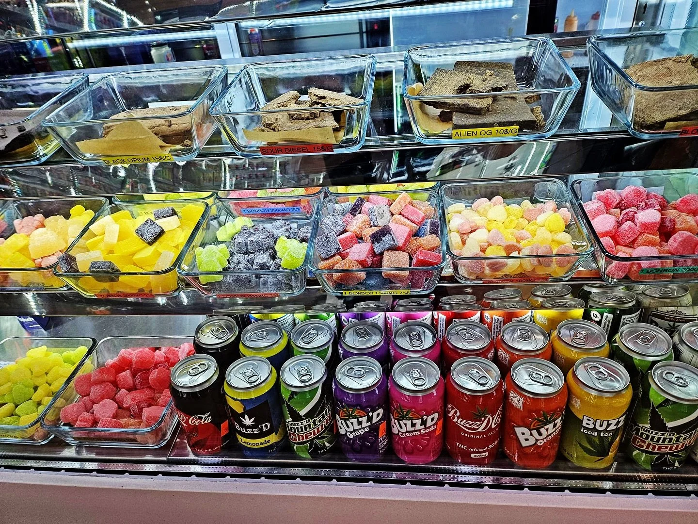 Gummies, hash &amp; infused drinks on deck 🍬🥤🔥
Passe faire ton plein chez Golden Star ⭐️

#oka #stoner #beach #goldenstaroka #bar #fyp #patate #frite #patatefrite #foryou #for #foryoupage #instagram #instagood #follow #instadaily #insta #reel #tre