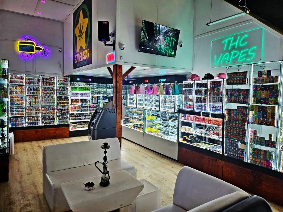 ✨ Bienvenue au paradis du vape &amp; cannabis.
Chez Golden Star, on a tout ce qu&rsquo;il te faut &mdash; qualit&eacute;, choix, ambiance. Passe voir &ccedil;a en personne ⭐️💨

#oka #stoner #beach #goldenstaroka #bar #fyp #patate #frite #patatefrite