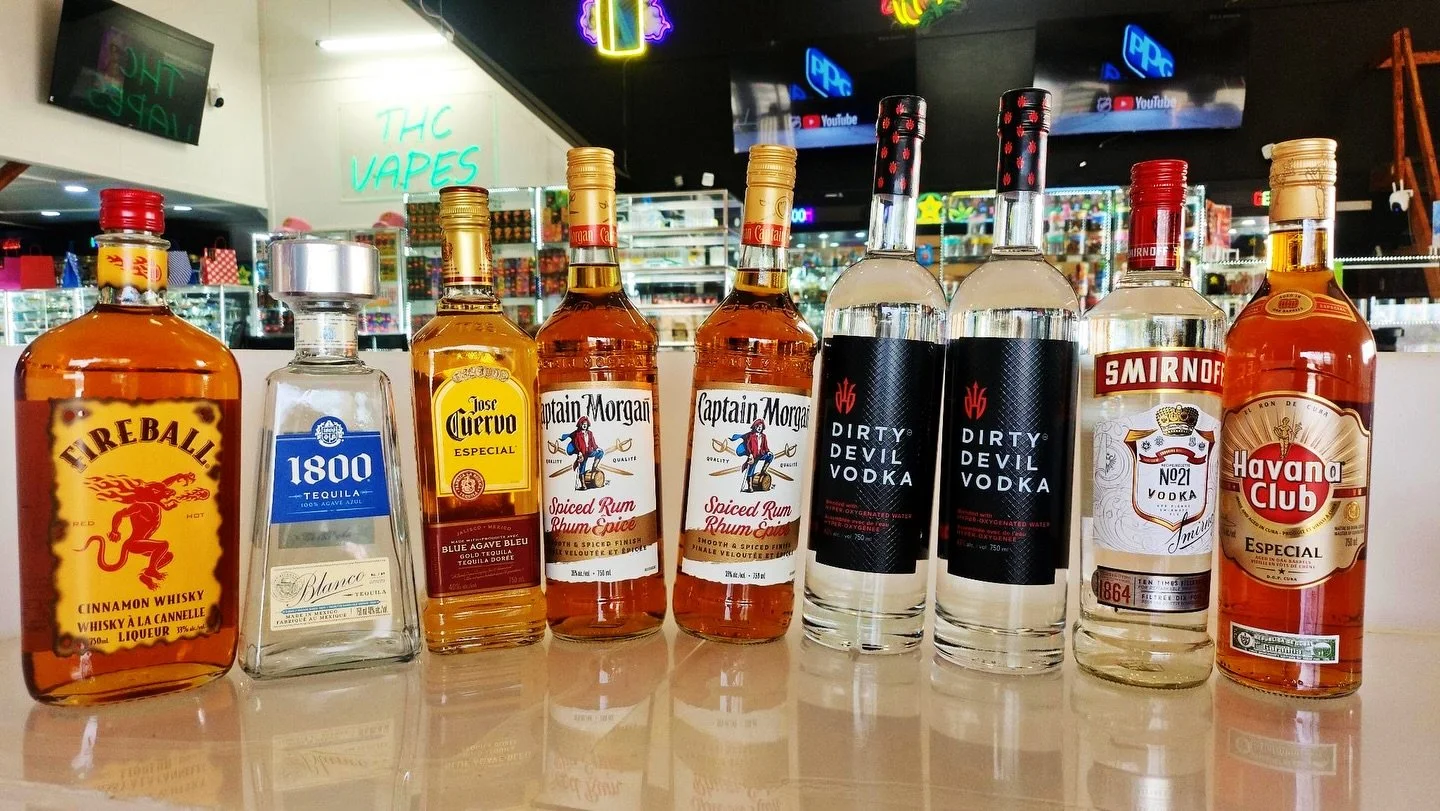 Les bouteilles sont pr&ecirc;tes 👀🍾
Qui vient prendre un drink ce soir? 🔥
Golden Star ⭐

#oka #beachbar #fyp #goldenstar #bar