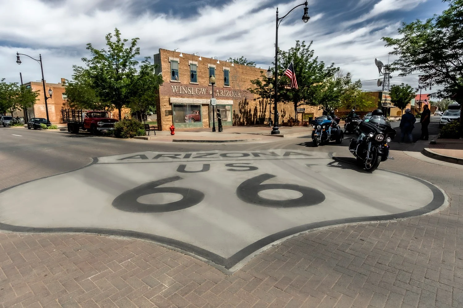 Three Woman Show, Washington Train Station