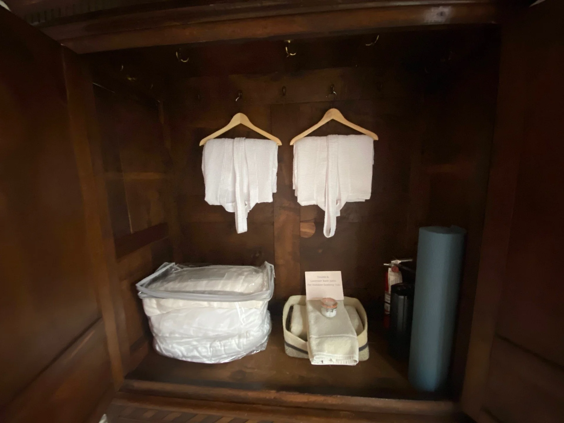 robes.jpg