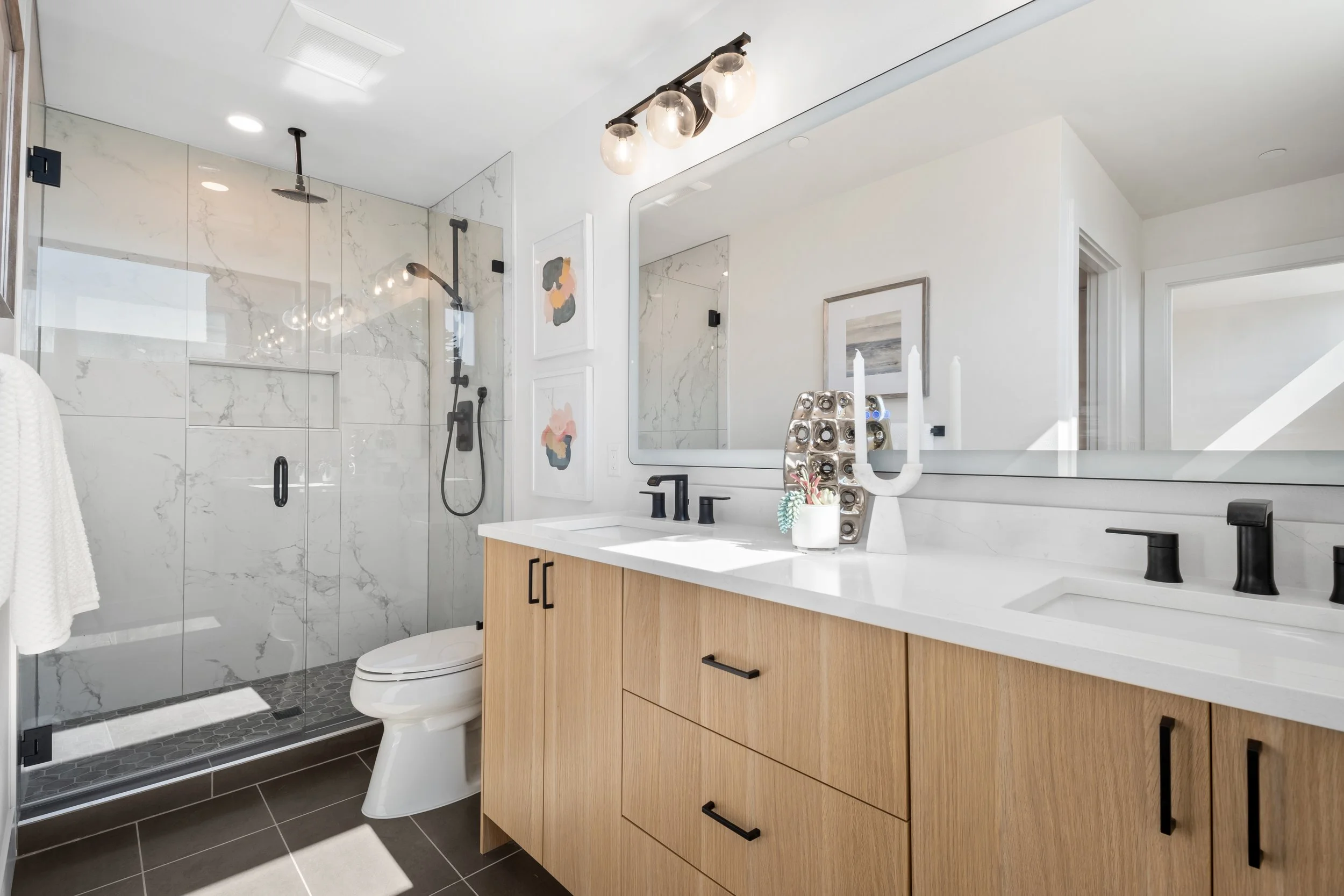 Primary Bathroom 1.jpg