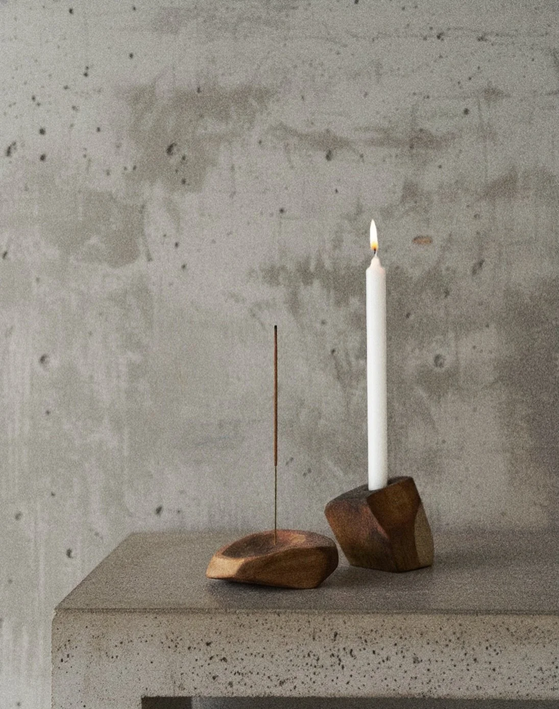 Portavelas y portaincienso de madera teca. 
Madera recuperada, hecha a mano artesanalmente en @taller_beneficio_seco