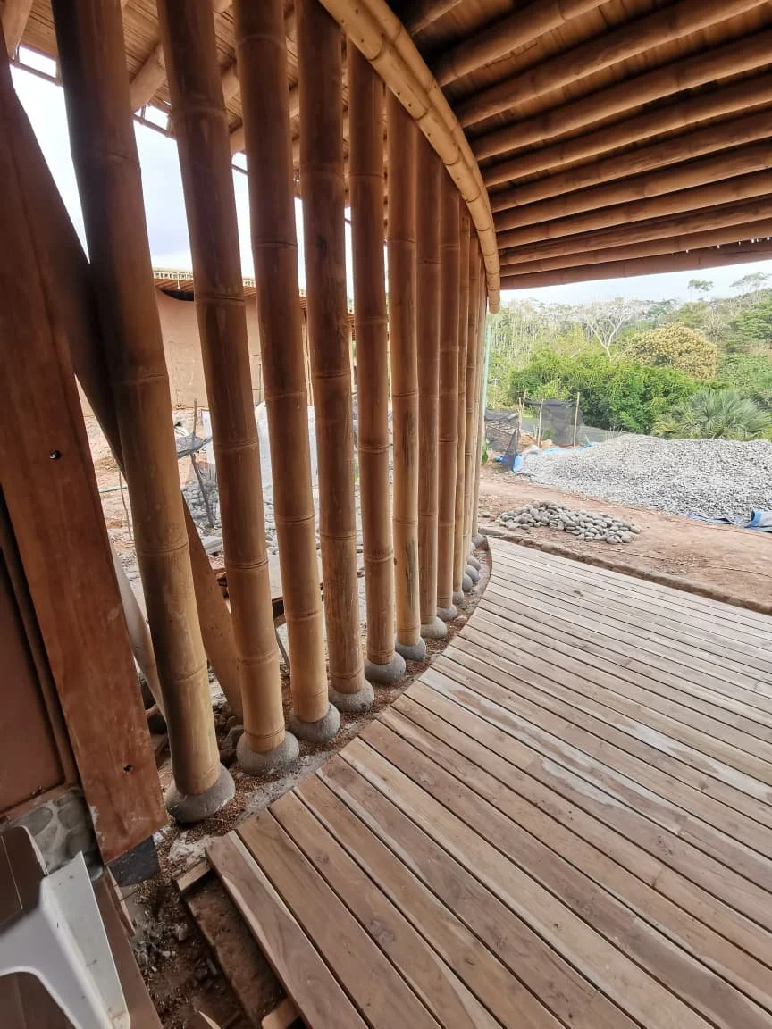 Construcción de deck en finca