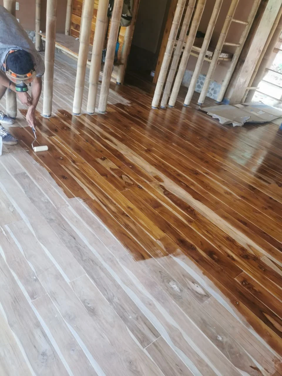 Barnizado de deck en finca