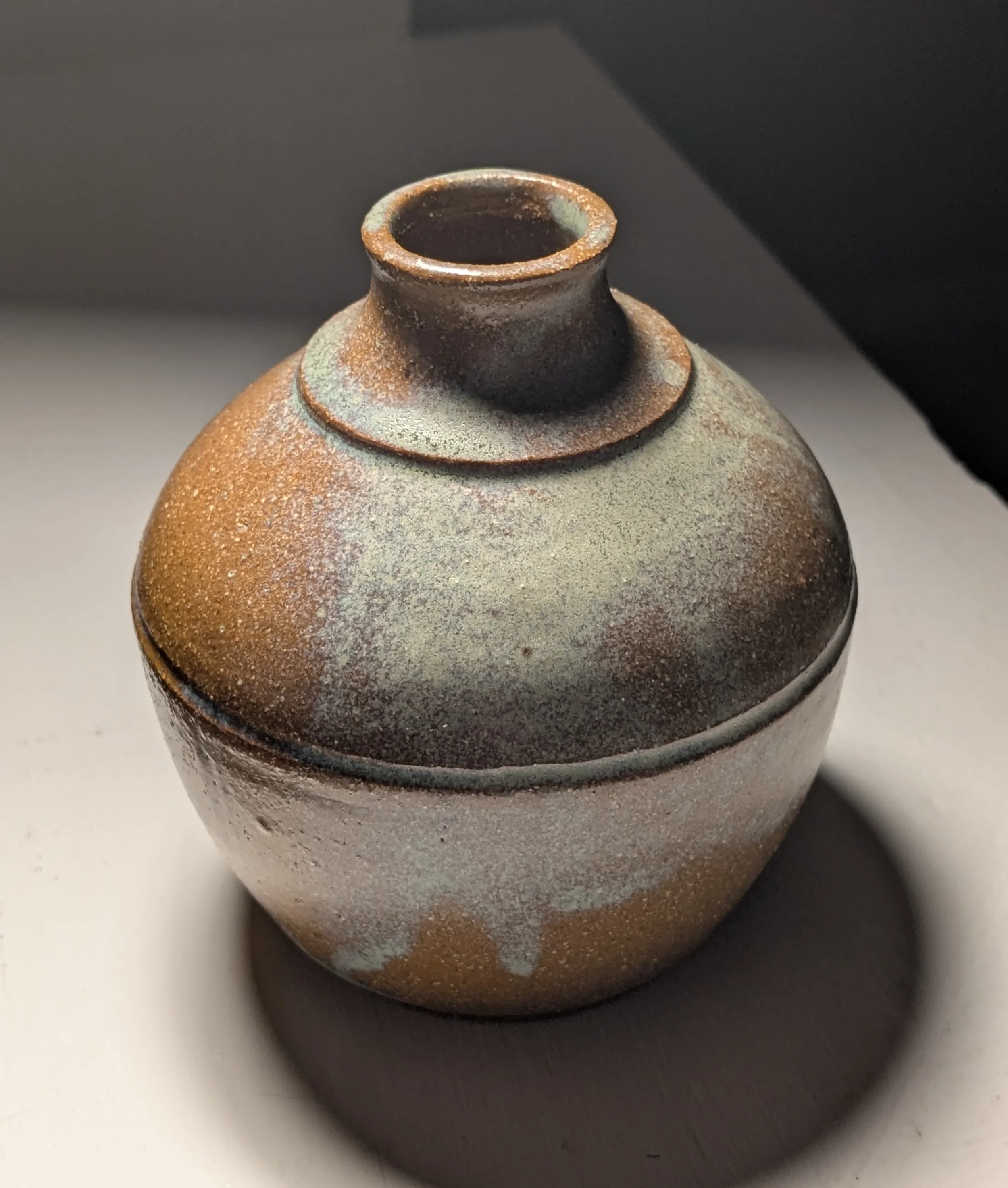 small round vase.webp