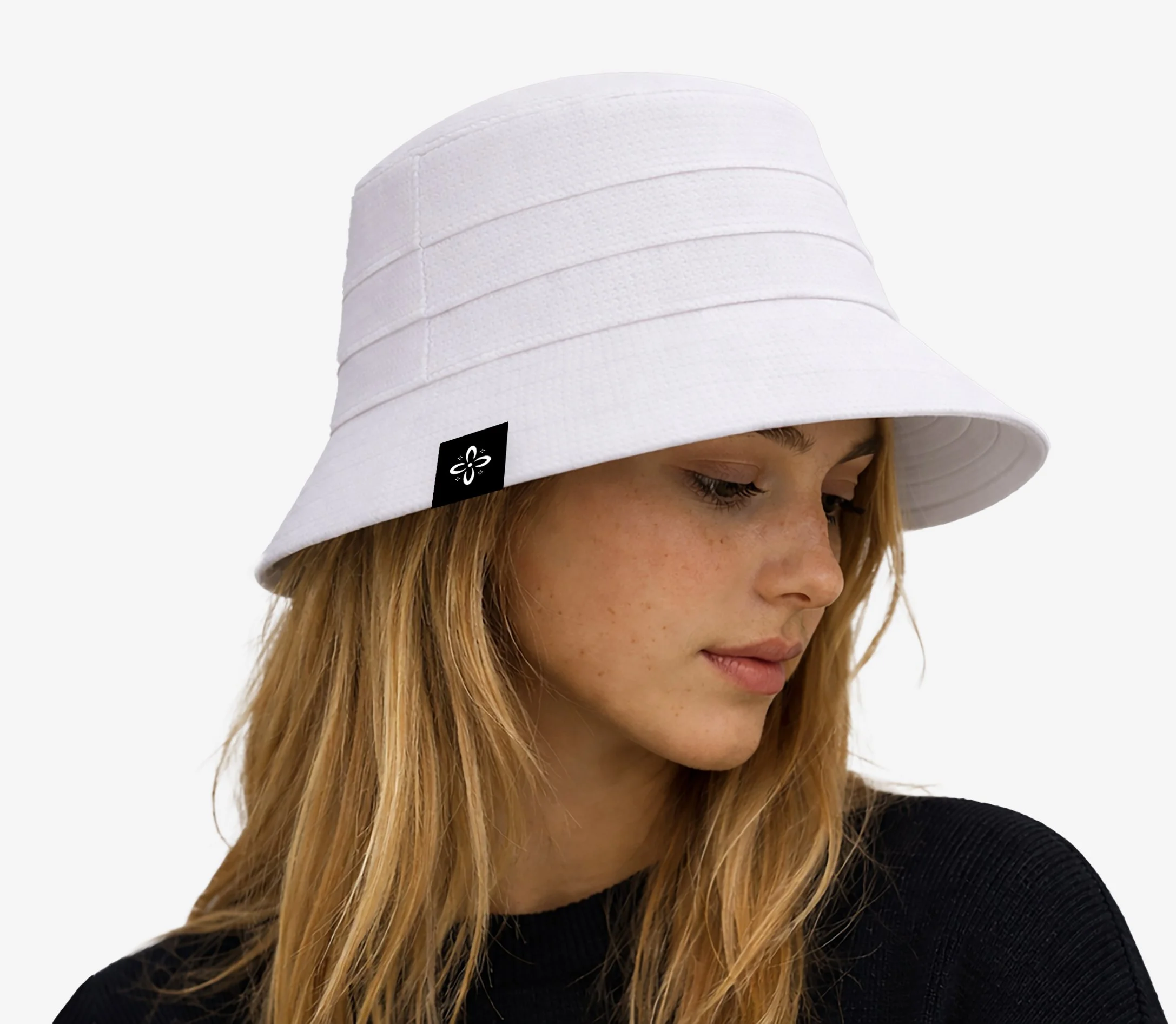 BeachHat-right-female-model-AMISOLÈ.jpg