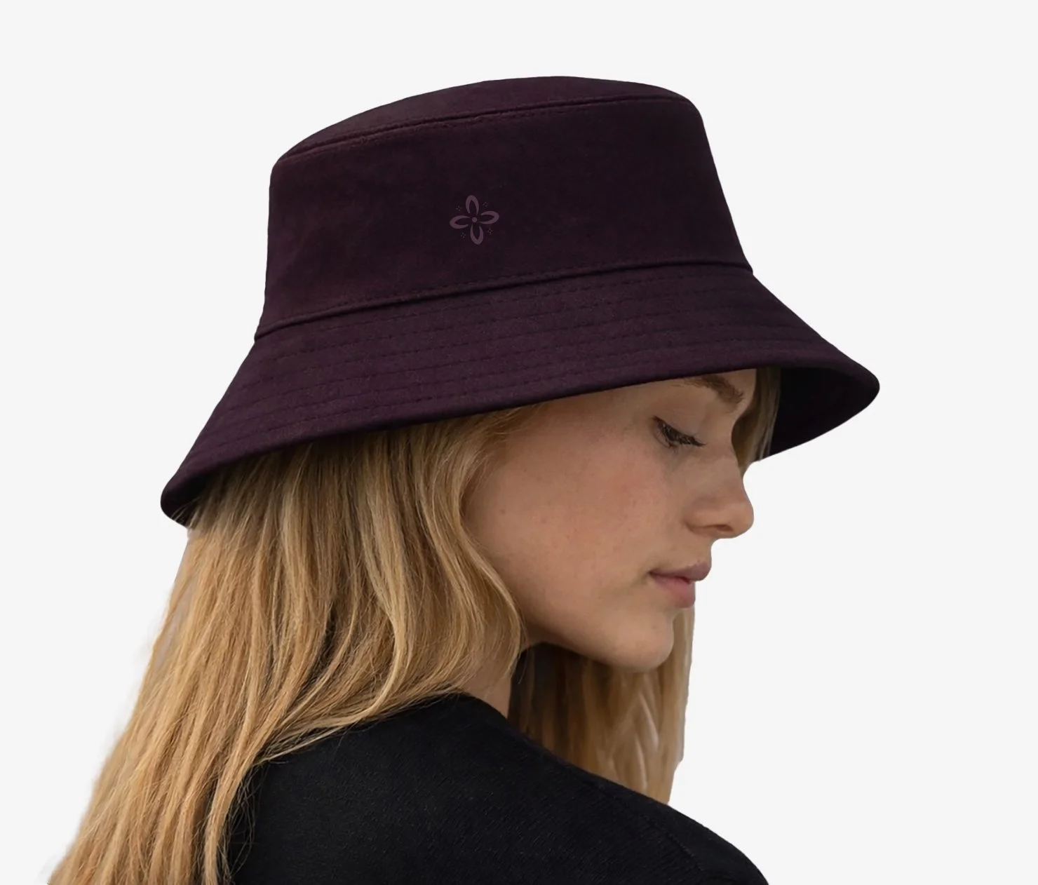 Bucket-Hat-right-female-model-AMISOLÈ.jpg