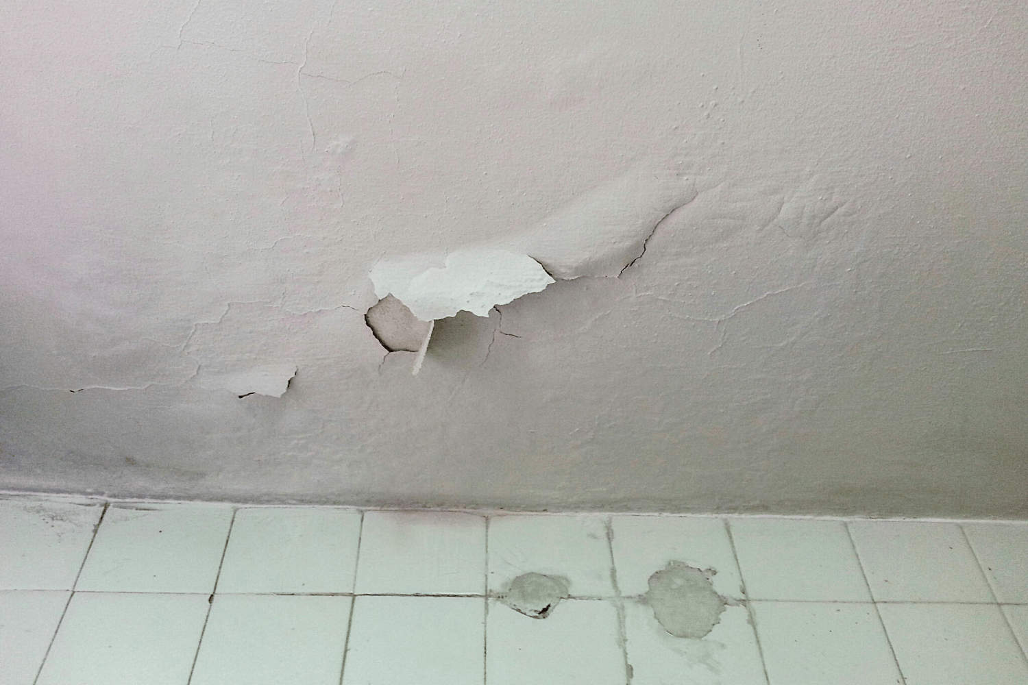 Top Signs of a Hidden Water Leak You Shouldn’t Ignore in Commercial Buildings