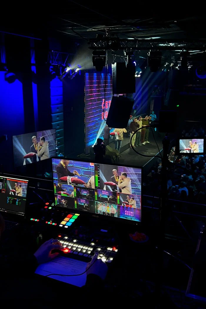 Četri Brāļi: multicam ieraksta režija un skats uz skatuvi