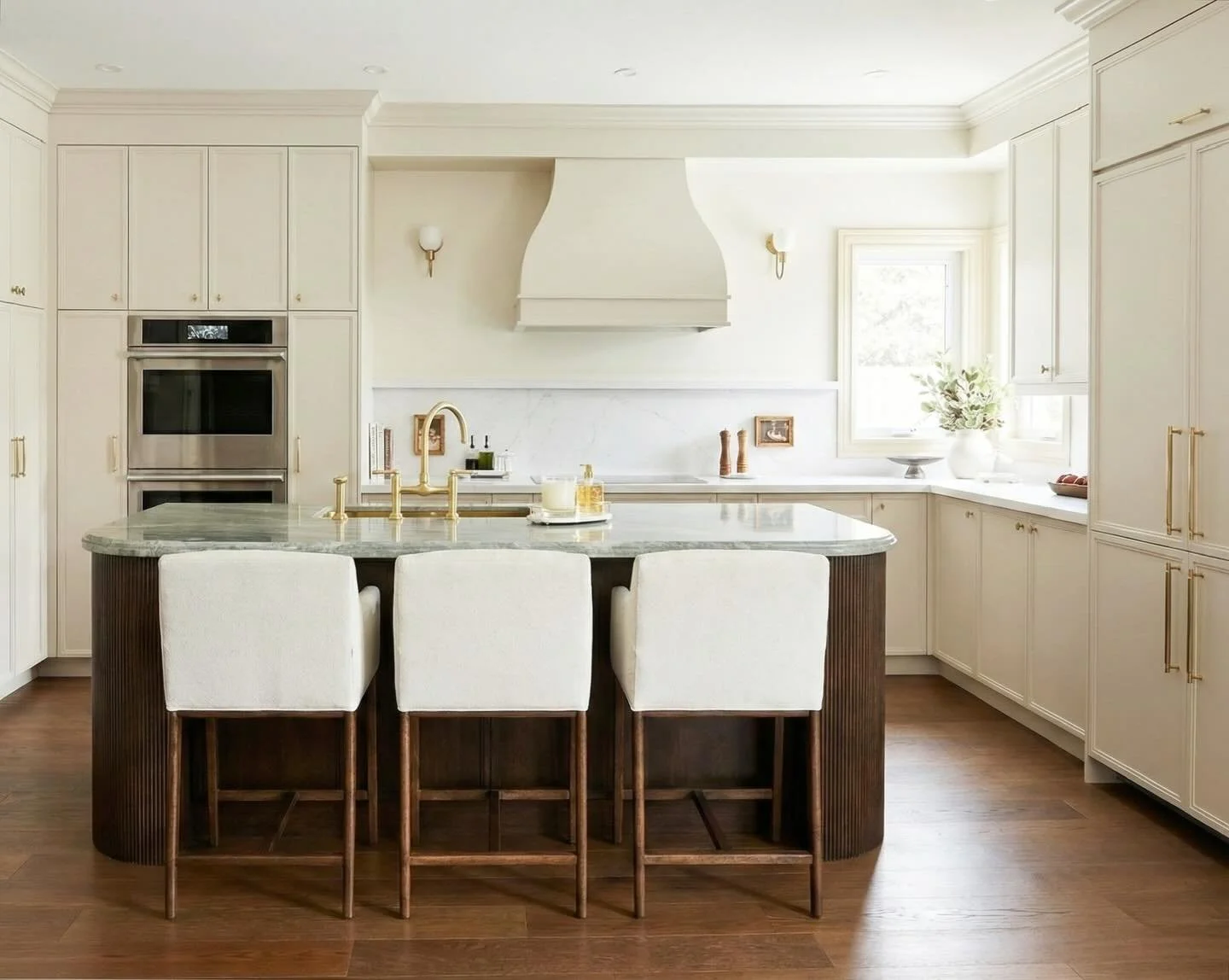 Still not over this kitchen. 💚

When I first shared the vision, the green quartzite island got a few raised eyebrows 😅 Everyone was accepting of it&hellip; but I knew it would be the statement piece of the house. And wow&mdash;did it deliver.

Once