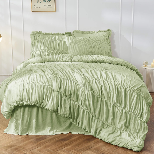 PALE GREEN RUFFLE BEDDING