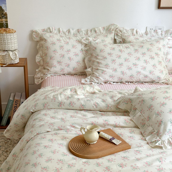 DAINTY PINK FLORAL BEDDING