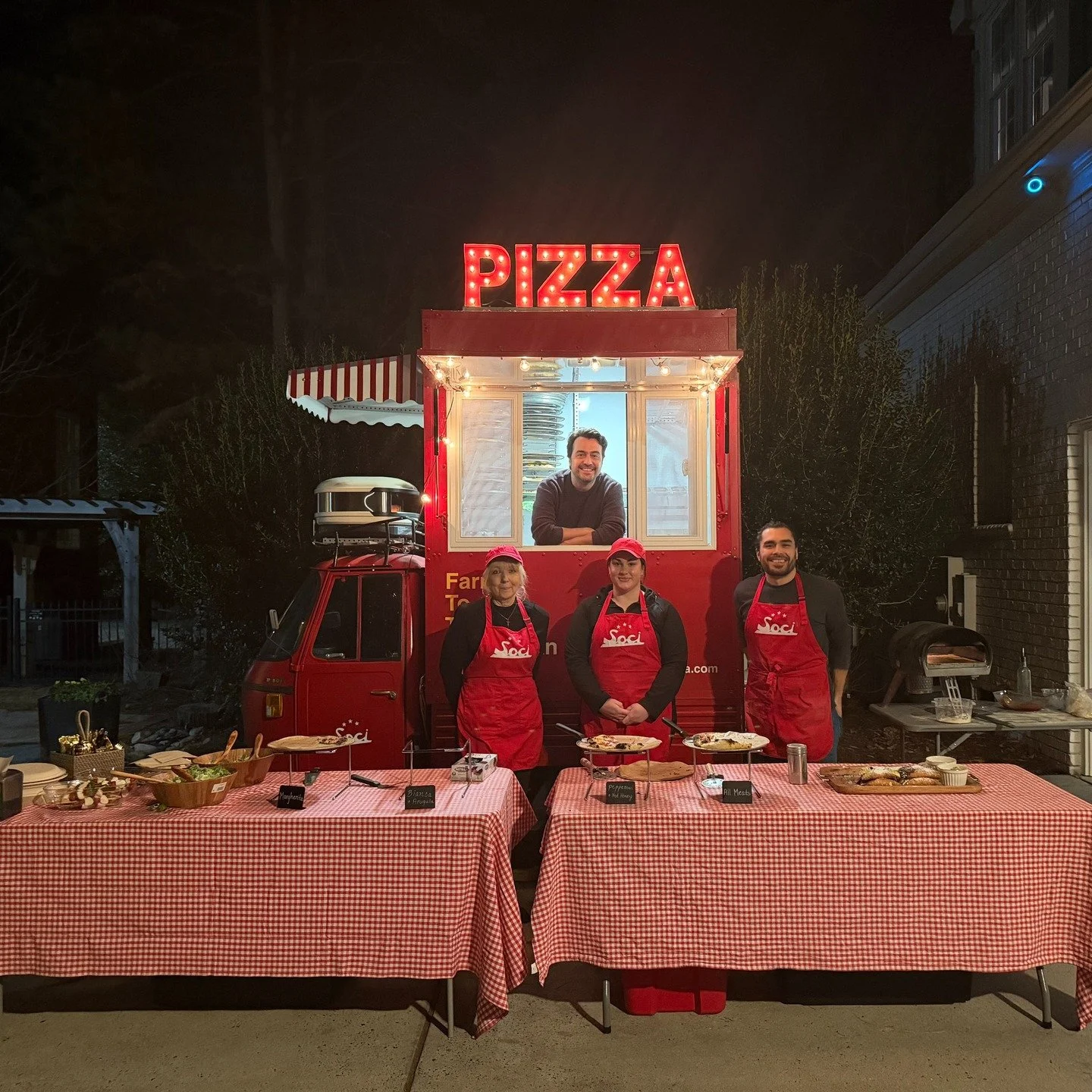 New Year&rsquo;s Eve in Chapel Hill NC with 87 guests celebrating with the Soci Pizza team 🍕🔥

Our pizza food truck served fresh Neapolitan pizza, salad, Caprese skewers, and cannoli all made on site. Our vintage Italian pizza truck brought the vib