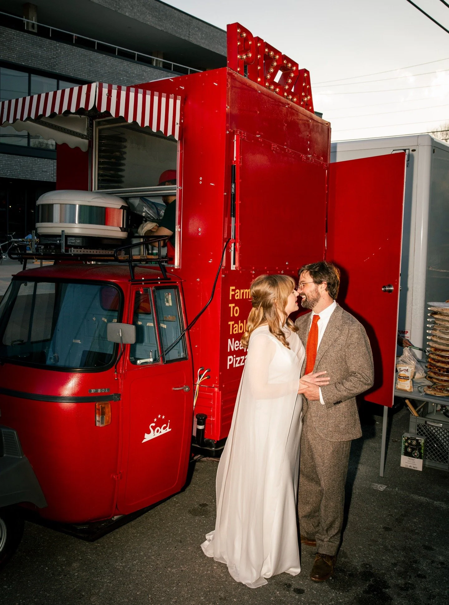 Big thanks to Stephen and Rebekka for letting us bring our Neapolitan pizza to their special day in Carrboro, and for sharing these awesome photos with us! 🍕✨ The vibe was just perfect for a pizza wedding, and we had a blast serving up fresh pies, s