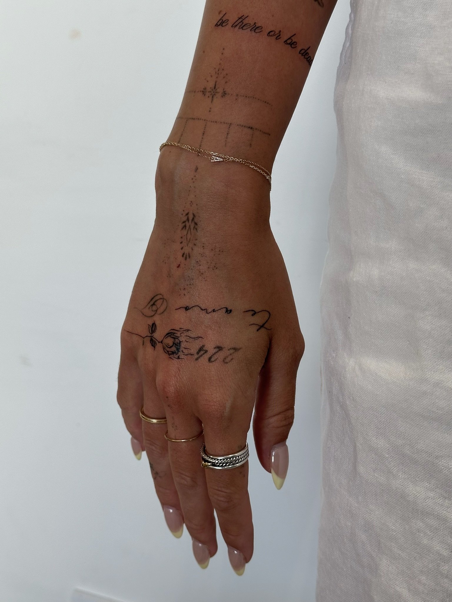 vixeninktattoos-hand-and-finger-tattoo-one-hand