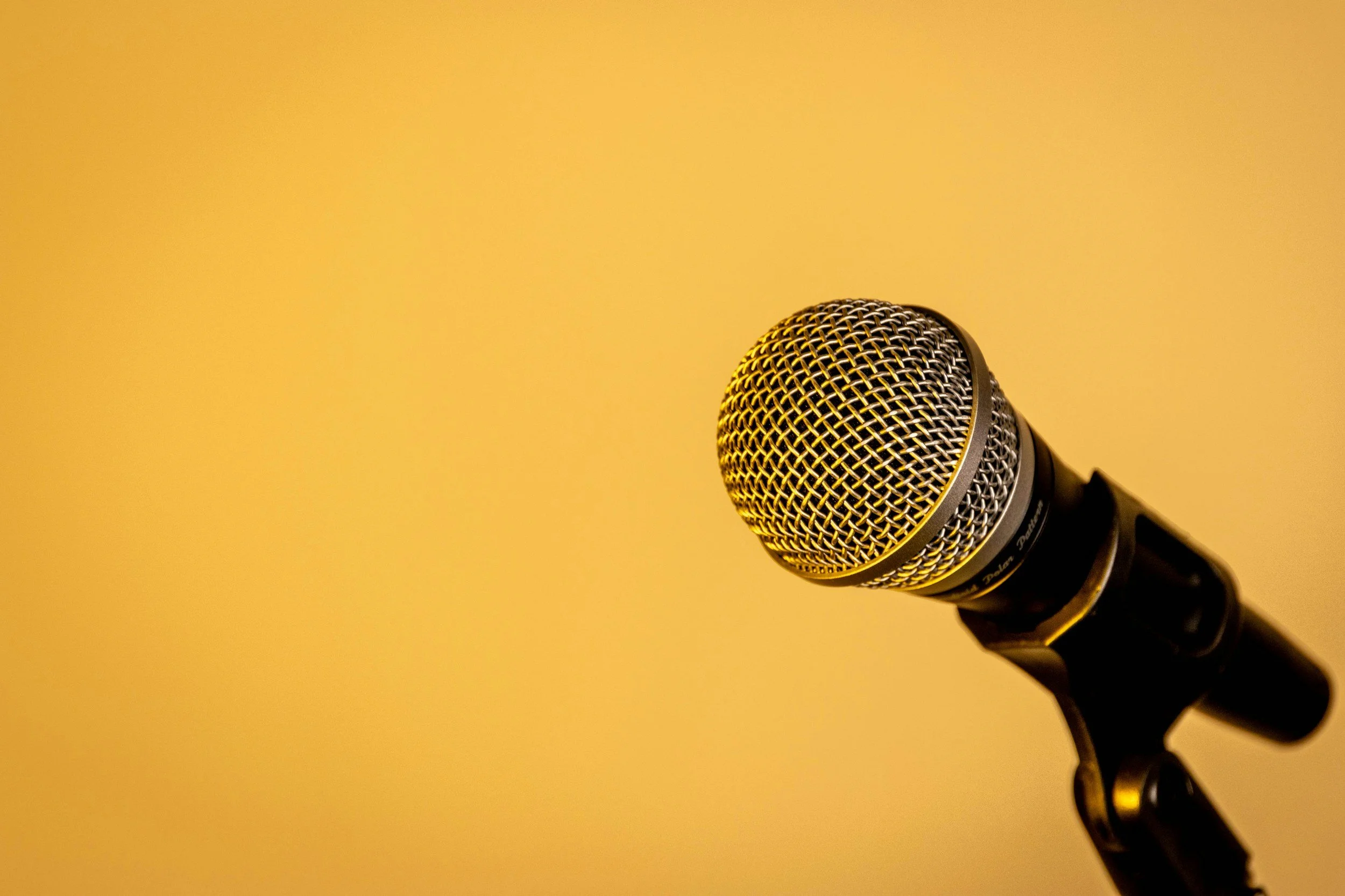 microphone yellow