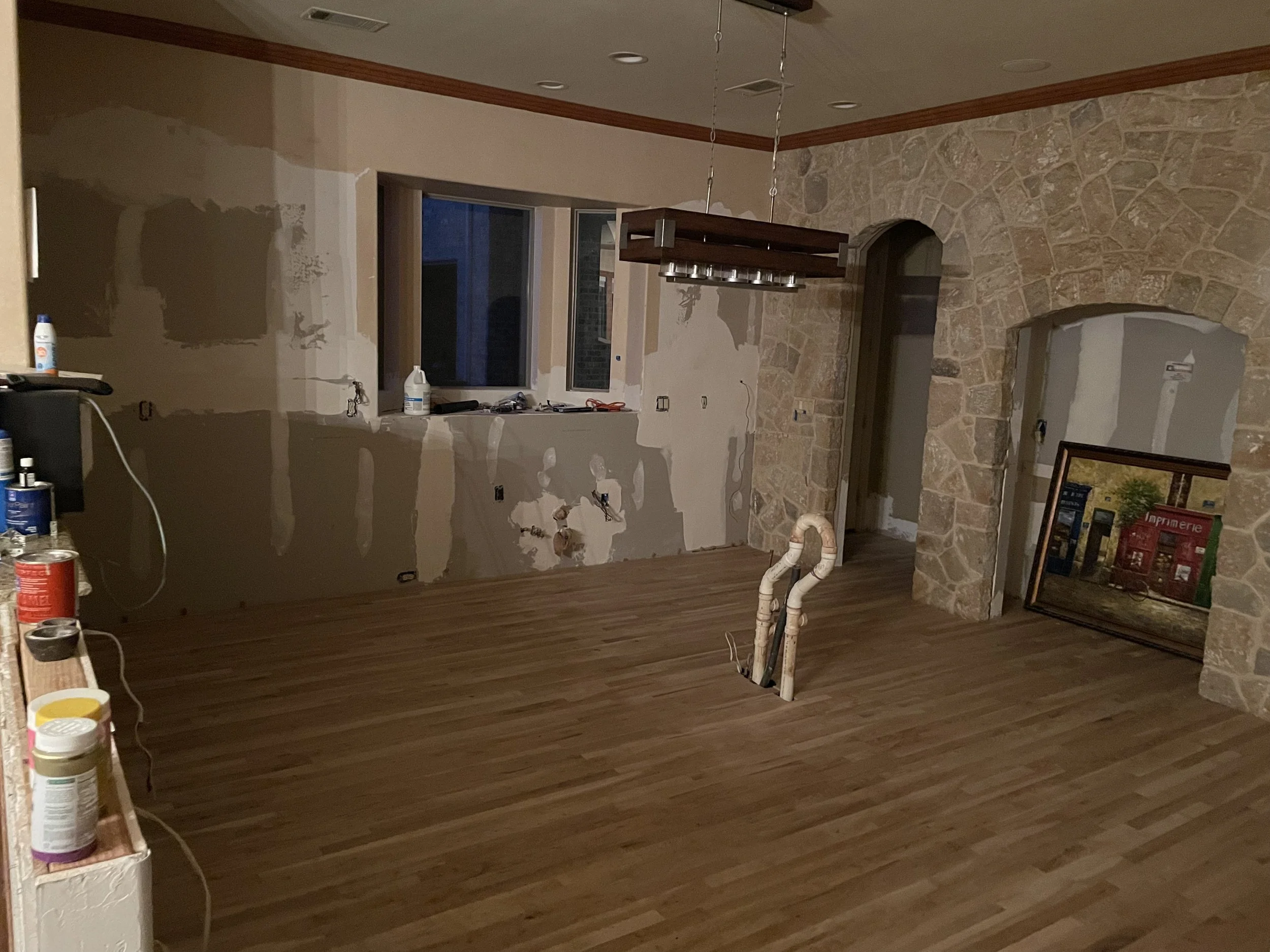 kitchen new sheetrock floors no cabinets.jpeg