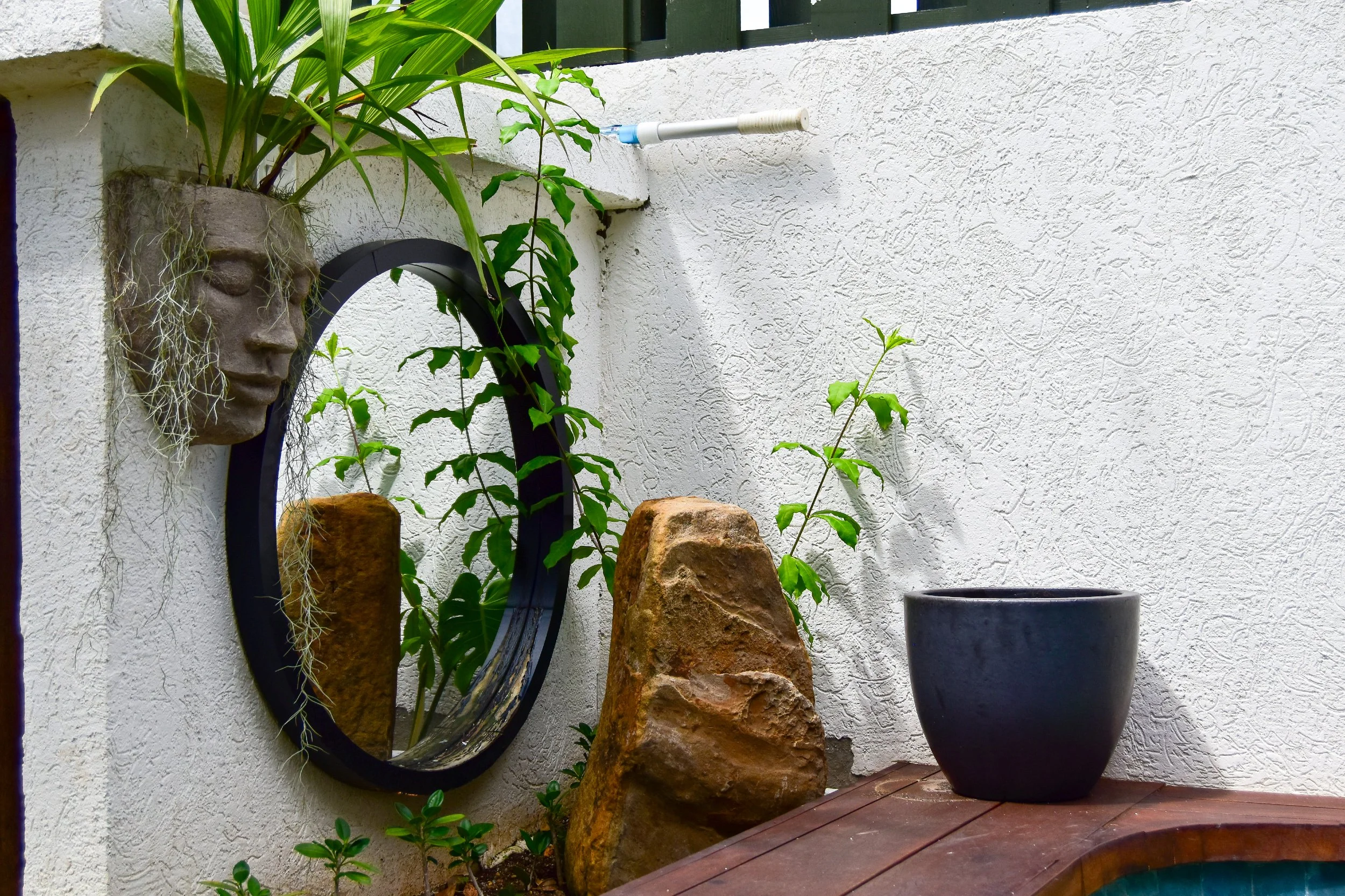 tropical-garden-wall-decor-face-planter-mirror-design-ocho-rios-jamaica.jpg
