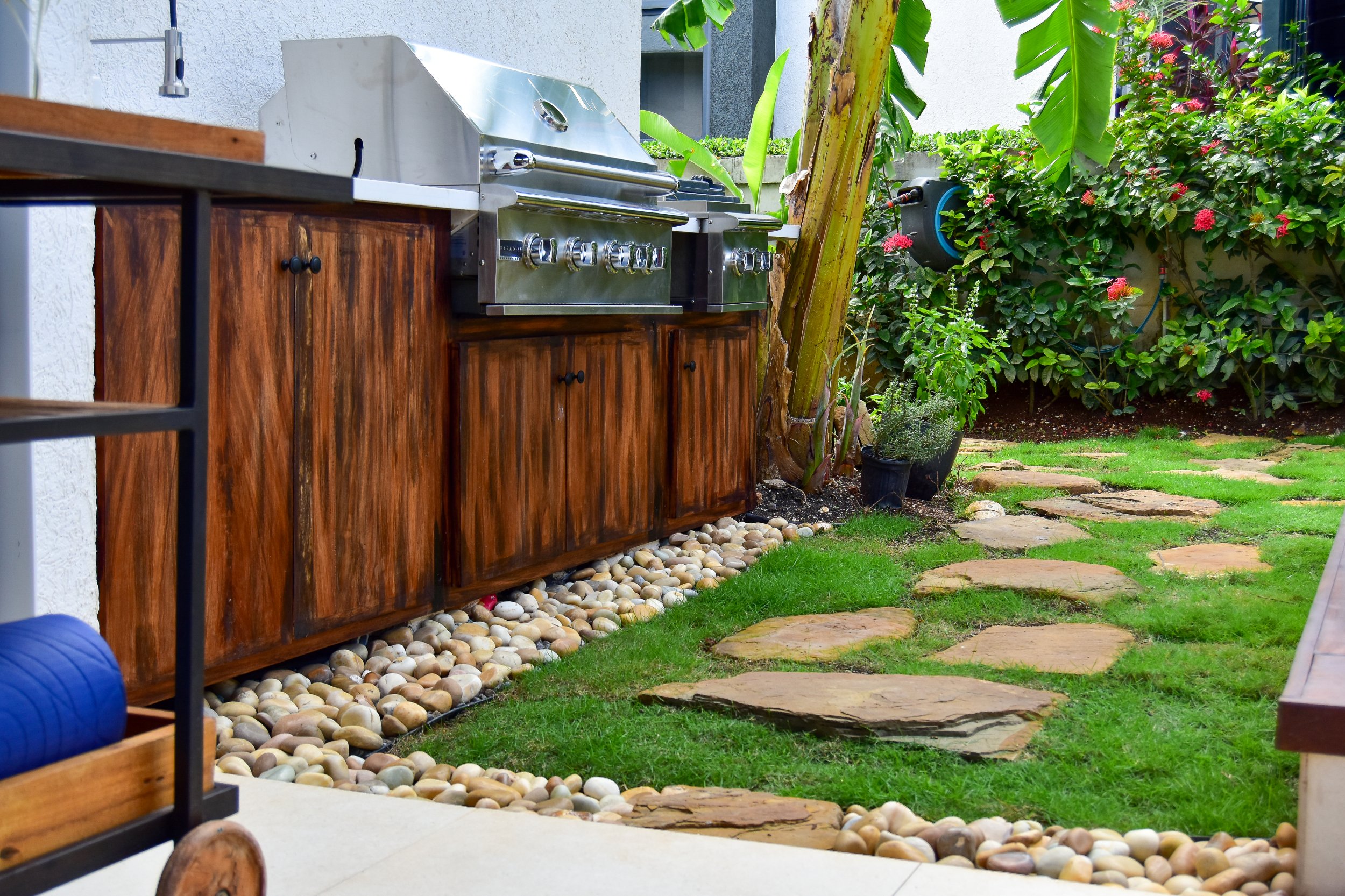 Modern outdoor kitchen in a luxury Jamaican landscape design