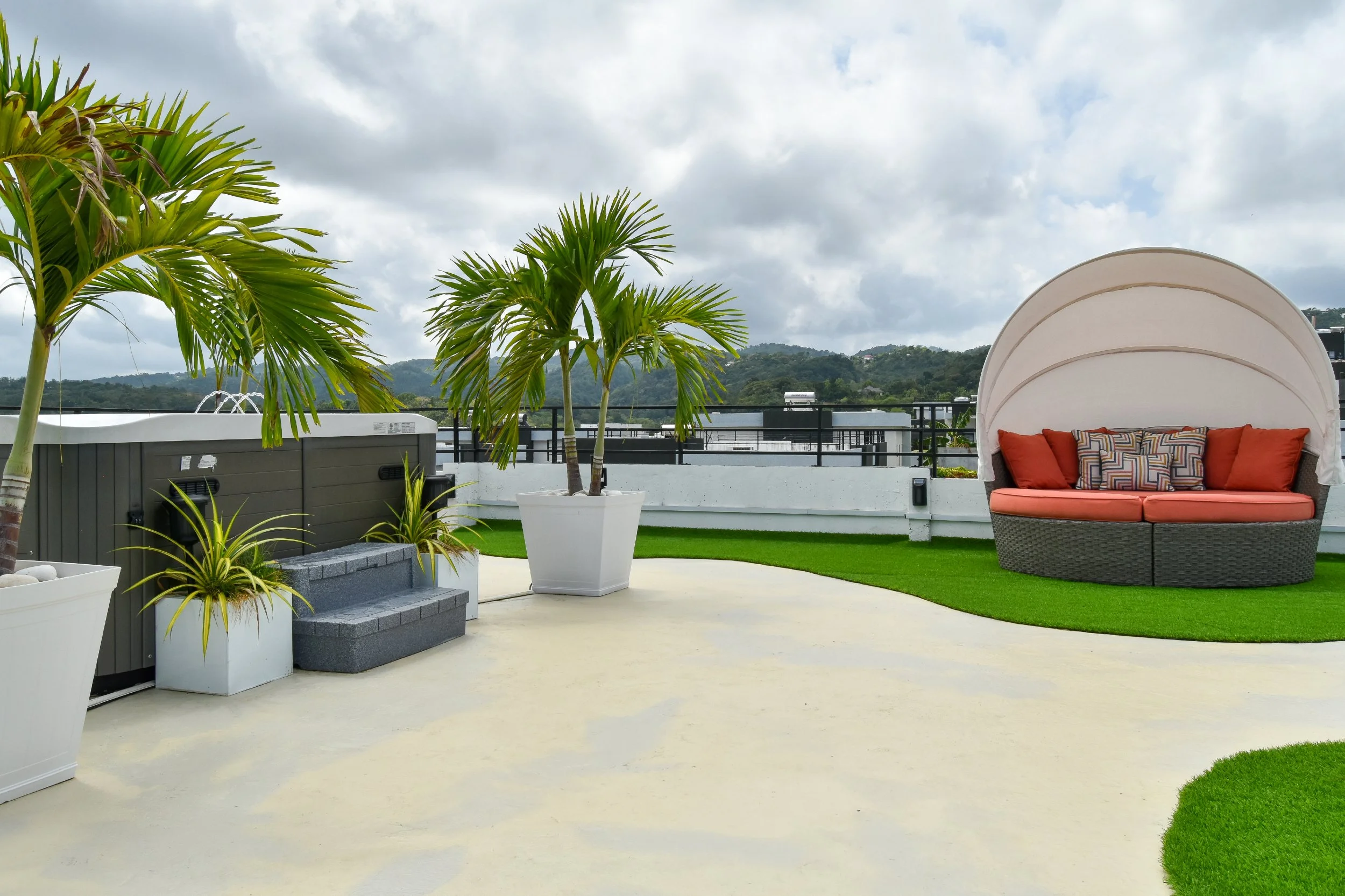 rooftop-landscaping-design-with-artificial-grass-and-potted-palms-jamaica.jpg