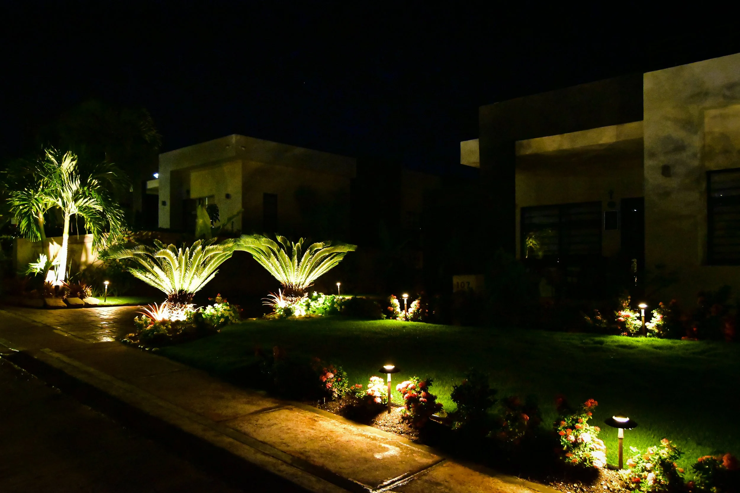 residential-landscape-lighting-front-yard-ocho-rios-jamaica-aurumscape.jpg