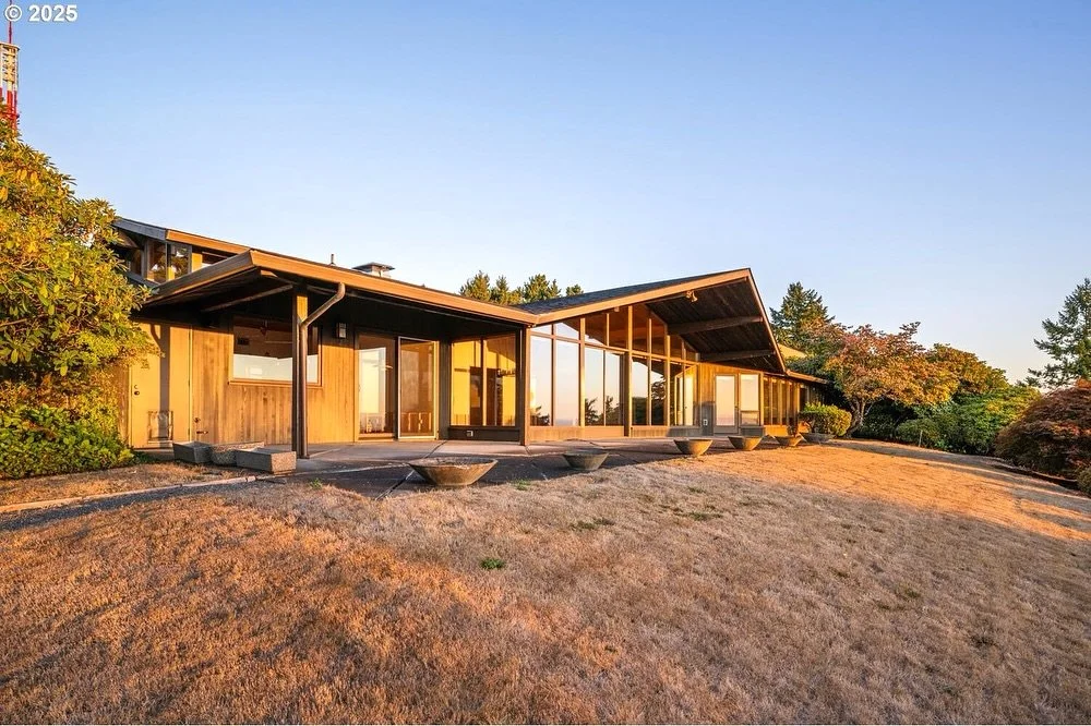 This week in Danny&rsquo;s Digest: A rare opportunity to restore a 1954 Van Evera Bailey original with vaulted hemlock ceilings, Mt. Adams stone fireplaces and panoramic views of Mt. Hood and the Willamette River.

Welcome to the Steadman Shaw Reside