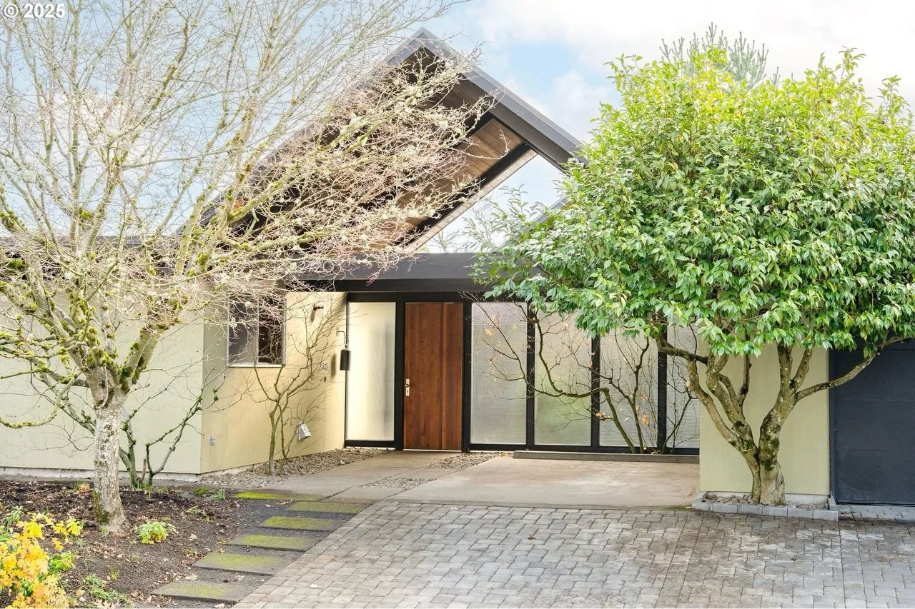 This weekend in Danny&rsquo;s Digest: A rare double-gable Rummer inspired by A. Quincy Jones, centered around a plant-filled atrium and featuring my personal favorite detail, glass bricks!

Rare Double Gable Rummer built home, model GB-276 inspired b