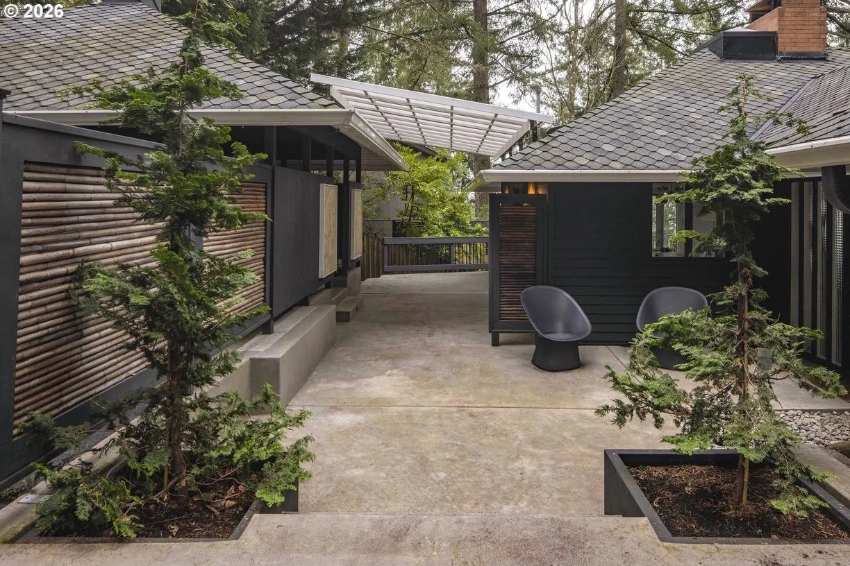 This week in Danny&rsquo;s Digest: One that really nails that Pacific Northwest modern vibe, with a strong connection to nature, a forest canopy all around, and beautifully scaled spaces for entertaining.

Rising quietly from the trees along Fairmoun