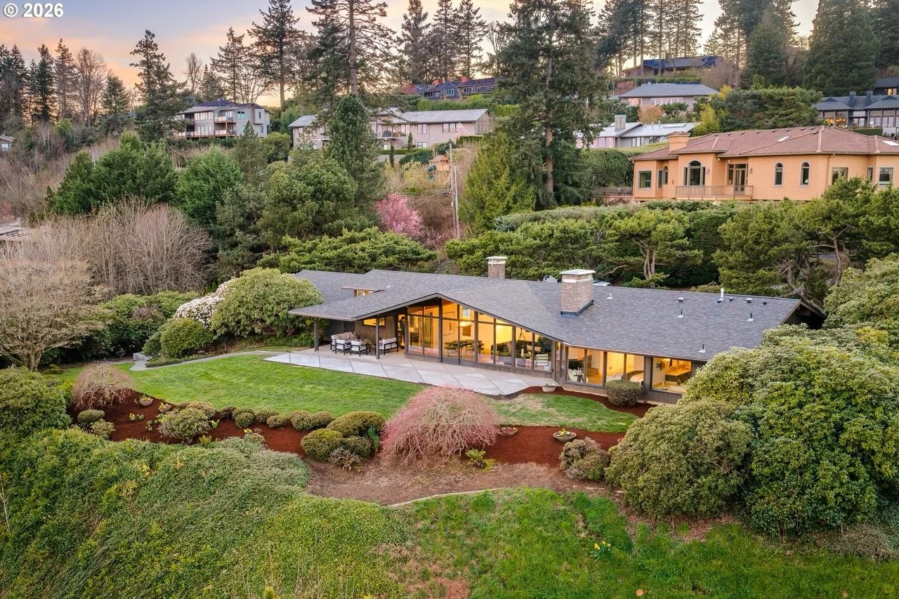 This week in Danny&rsquo;s Digest: Views for days in this Van Evera Bailey mid-century, with vaulted wood ceilings and windows everywhere framing Mt. Hood perfectly.

Set high in Portland&rsquo;s SW Hills, where the views feel endless and time slows 