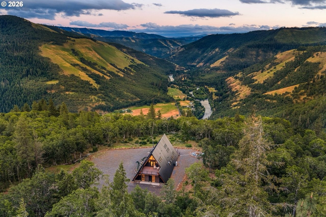 This weekend in Danny&rsquo;s Digest: A Northwest Contemporary A-Frame with vaulted interiors, expansive decks, and views that stretch across the Klickitat River Valley.

Framed by dramatic floor-to-ceiling windows, the breathtaking Klickitat River a