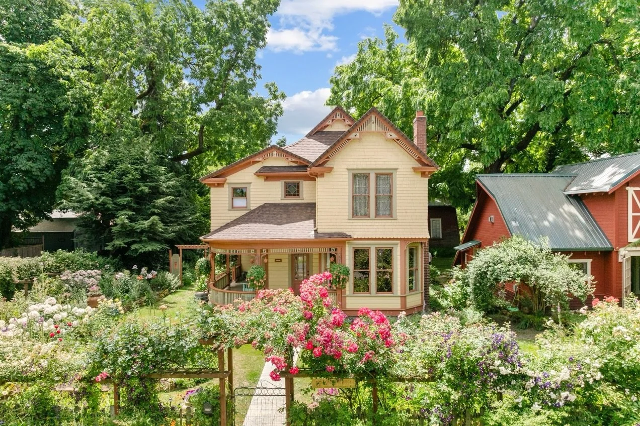 This week in Danny&rsquo;s Digest: A Woodstock Victorian farmhouse compound with a fully equipped ADU, hand-laid tilework, a renovated art studio, storybook gardens, and a tree from the 1905 World&rsquo;s Fair.

Built in 1902, and meticulously update