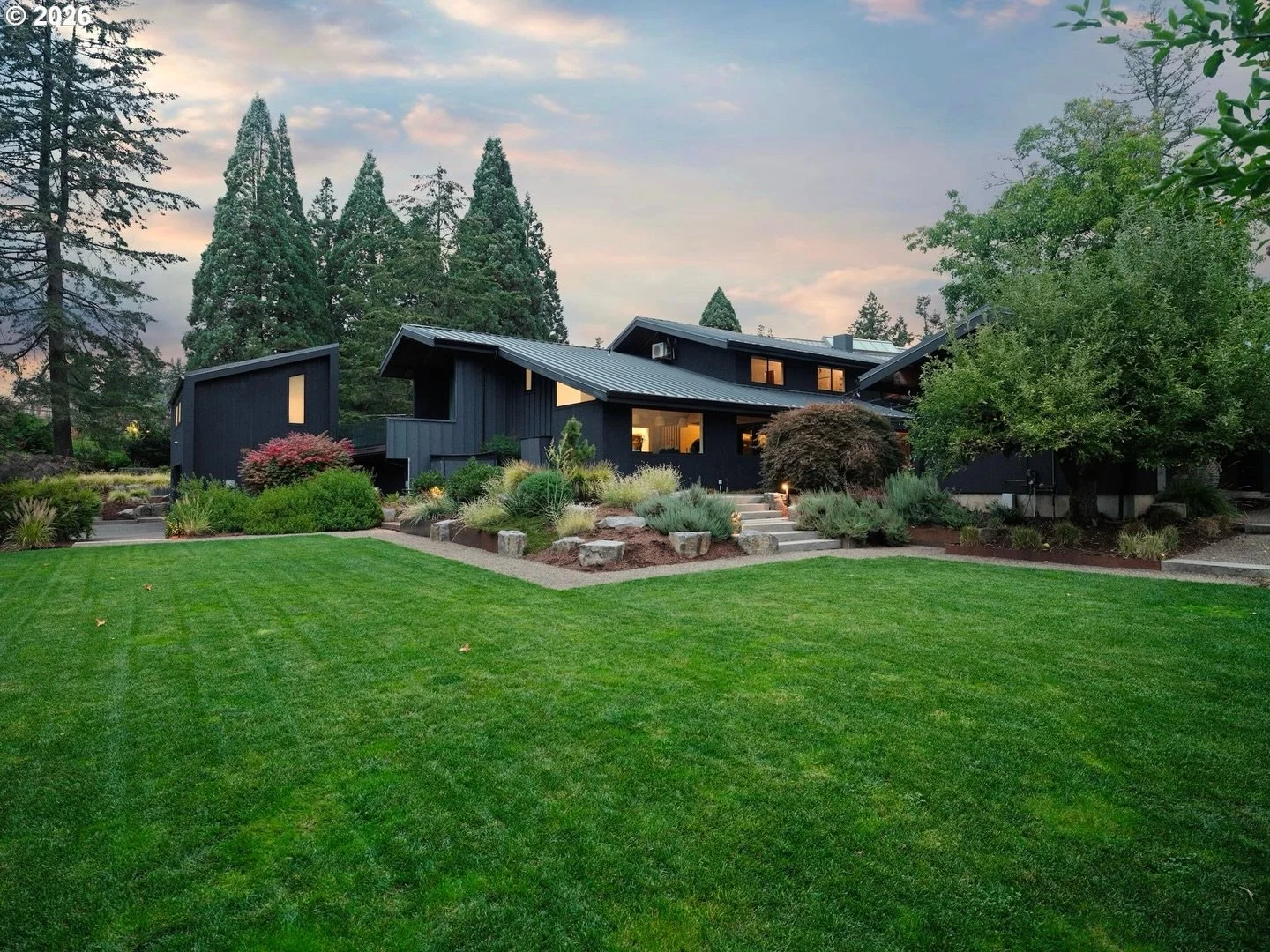 This week in Danny&rsquo;s Digest: A 1962 John Storrs design in Dunthorpe, completely renovated while keeping its cedar ceilings, exposed beams, stone fireplace, and heritage apple trees from the property&rsquo;s former orchard.

Cedar ceilings, wall