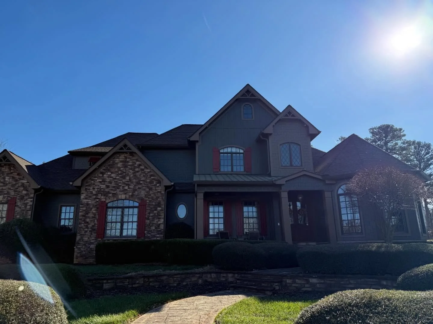 This gorgeous home needed a new roof, and we were happy to help make it happen before the family gathered for their Holidays. The #GAF HDZ Barkwood shingle looks *chef&rsquo;s kiss* with the stone and metal accents, and the homeowner has the extra pe