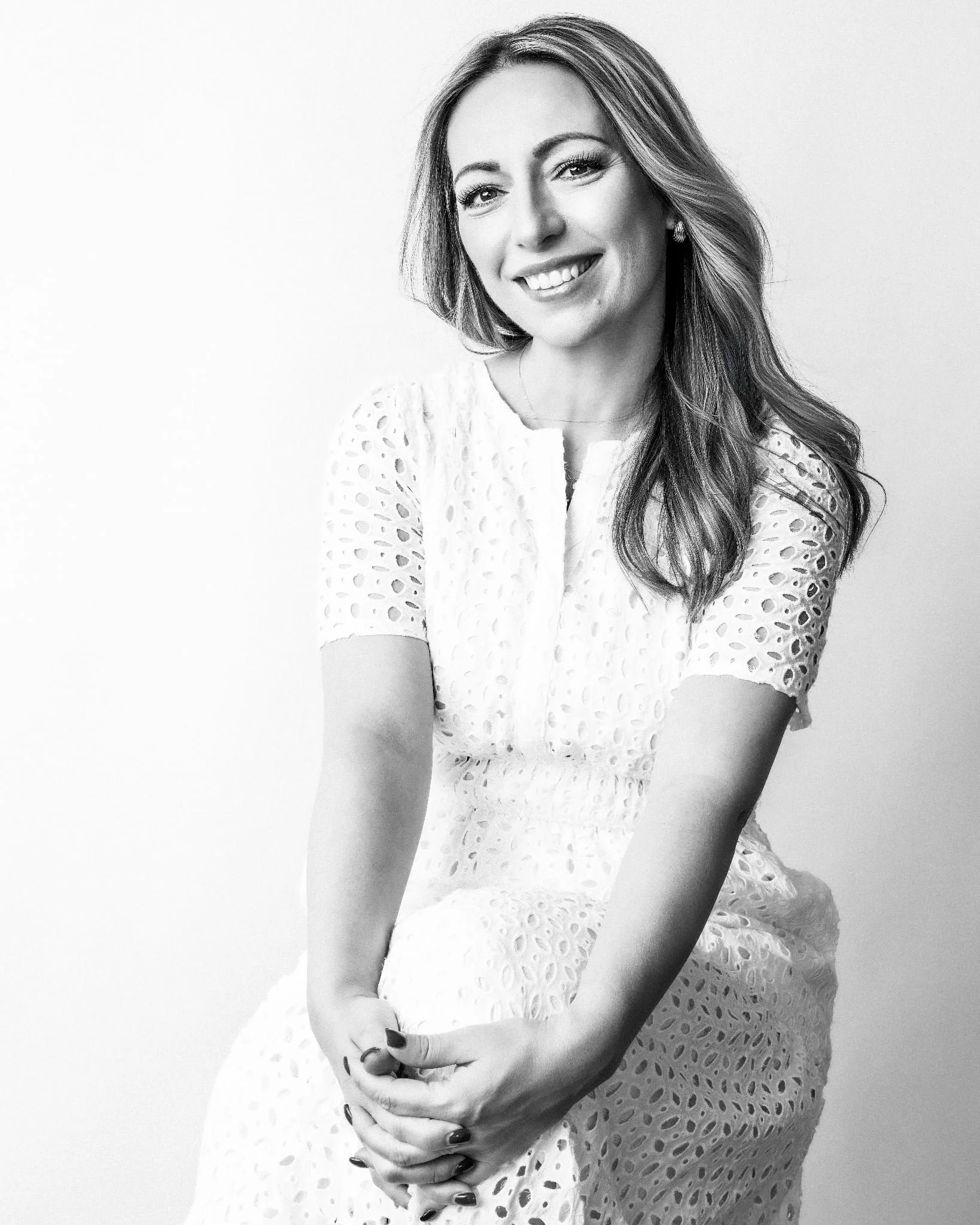 Timeless black-and-white women’s portrait with a natural, feminine style, photographed by Orlando portrait photographer Agata Powers Photography.