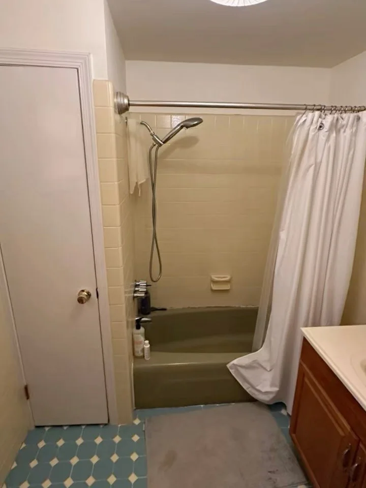 📍 South Philadelphia 

🚧 🛁 Quick easy bathroom renovation 🧼 🚧 

⚡️ Customer gave us a vision 👀 and we delivered 🧨 

🔨 Contact us for a 🆓 estimate in your next project as we are currently booking 2026