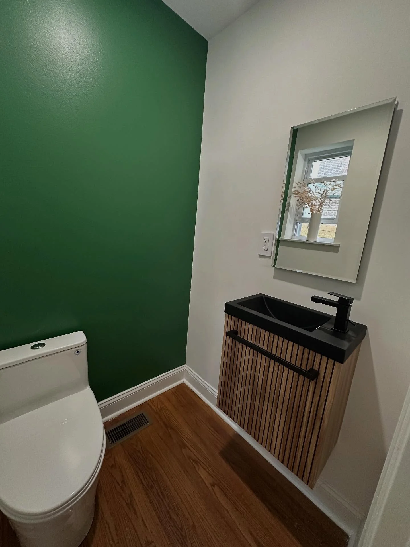 📍 South Philadelphia 

💥 The team just turned these 2 quick and easy bathroom renovations over to two different happy customers that continued their wish list on potential projects in their homes

🚧 Communication, Honesty, and Deliver / THE  PHL B